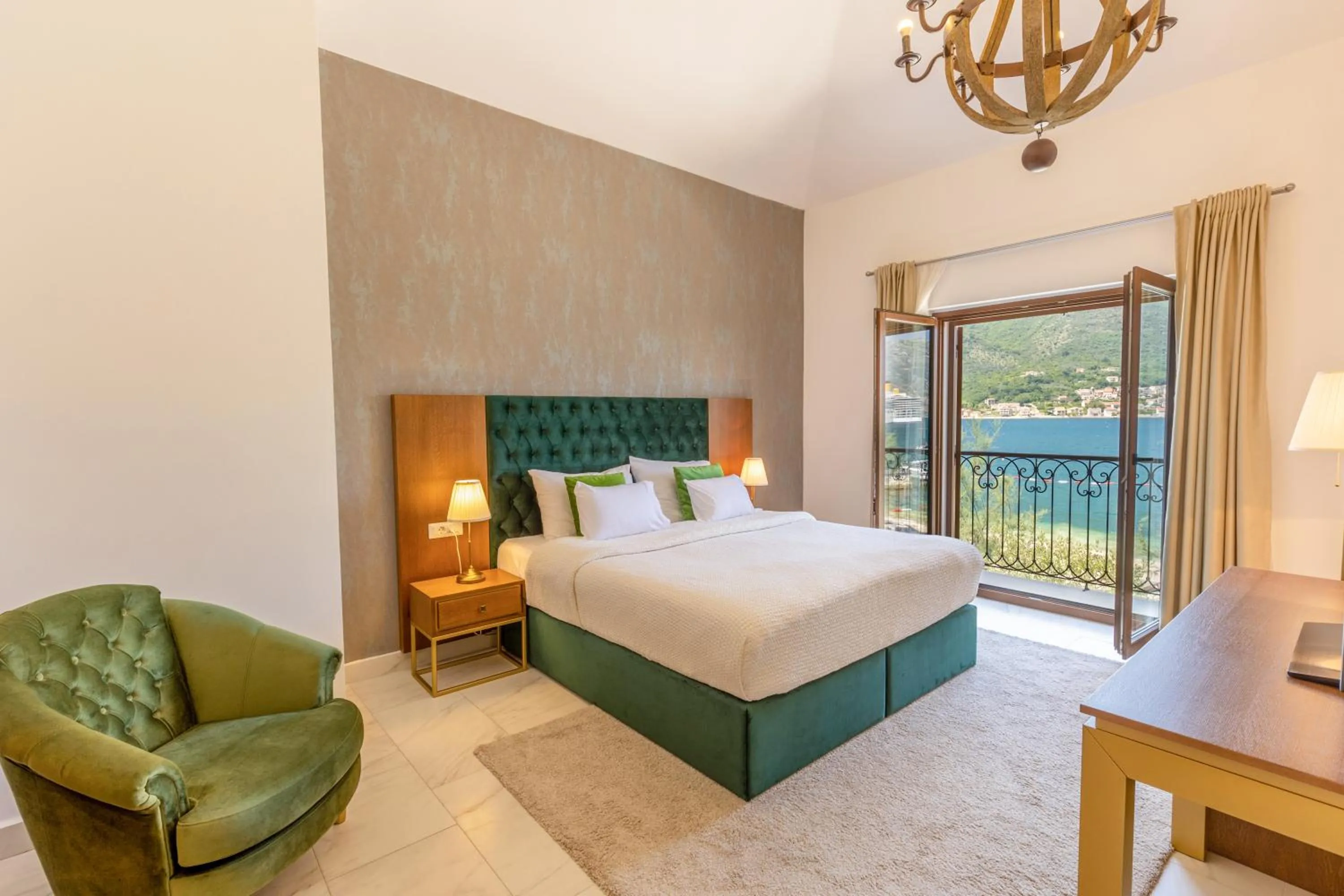 Bed in HUMA Kotor Bay Hotel and Villas