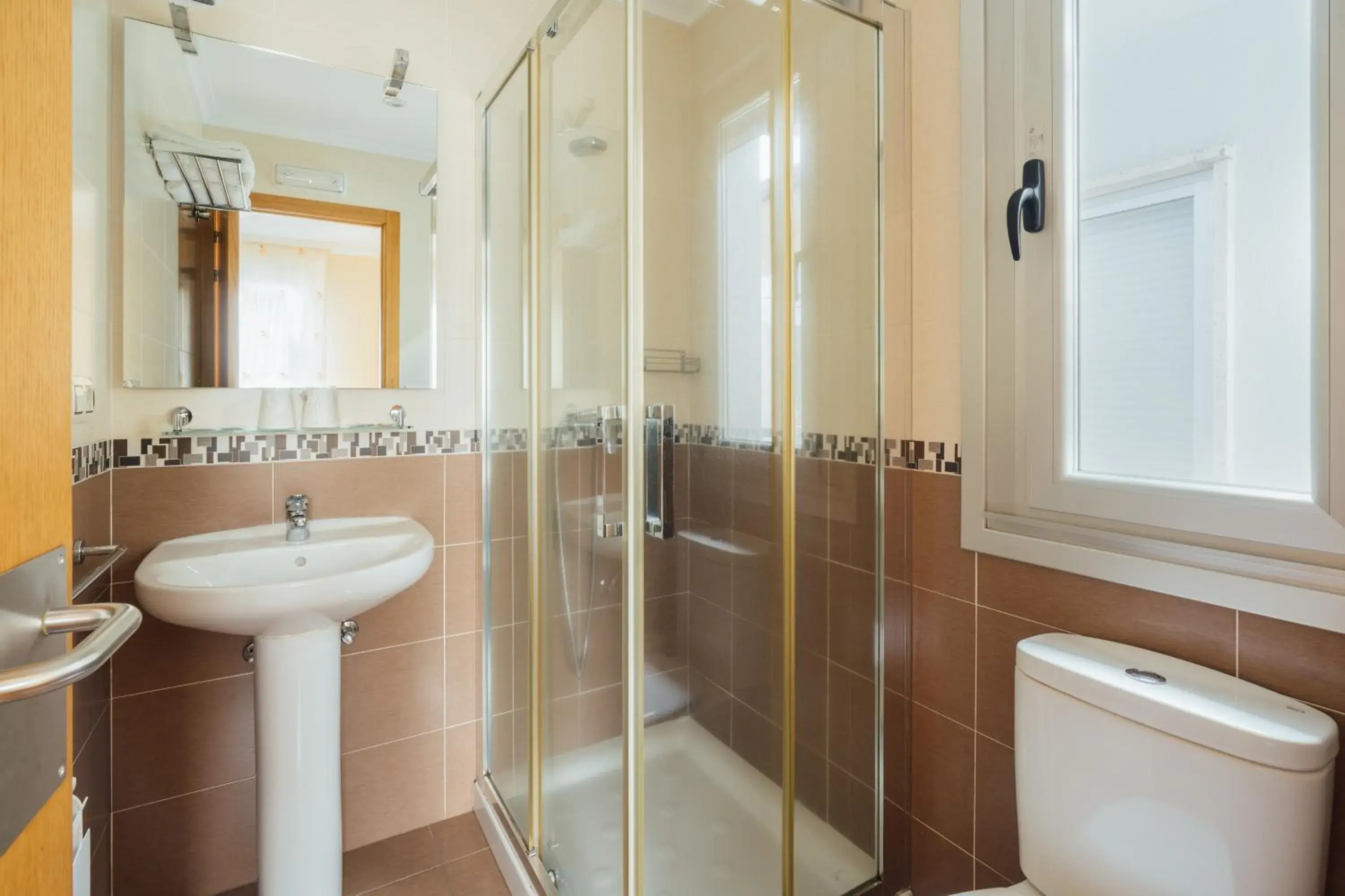 Quadruple Room in Hotel Restaurante Cazador Quadruple Room in Hotel Restaurante Cazador