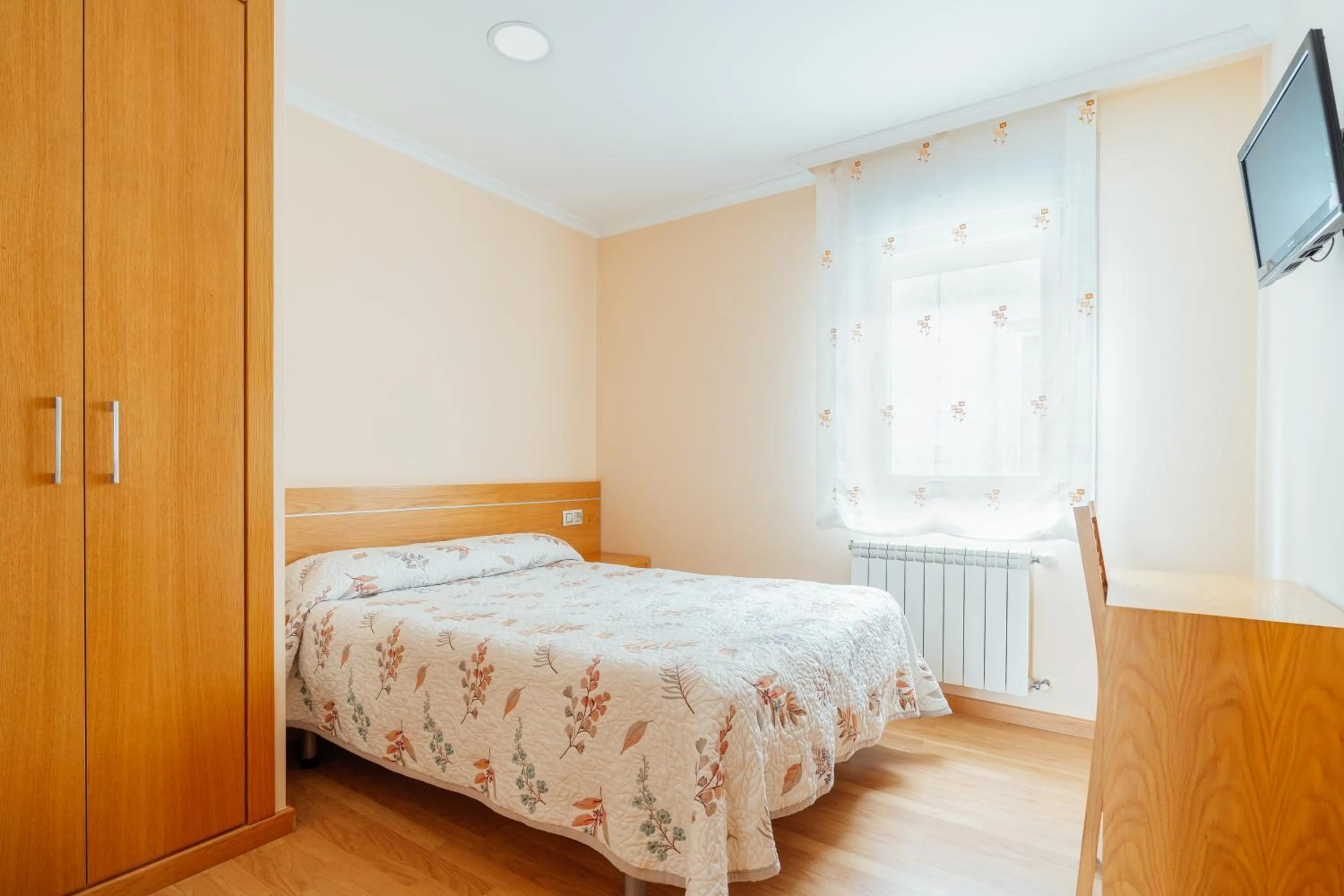 Bed in Hotel Restaurante Cazador