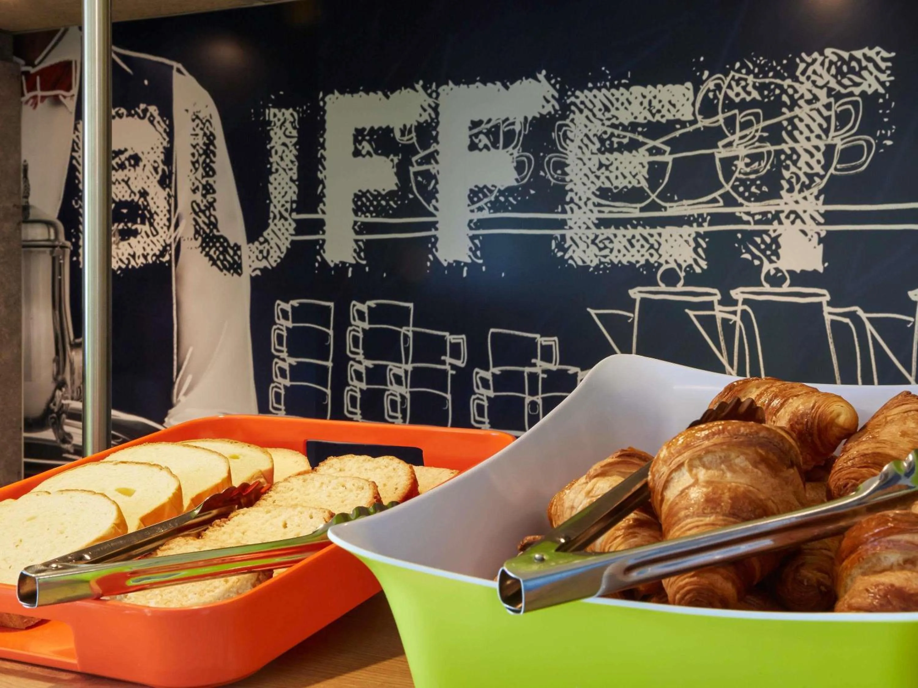 Breakfast in ibis budget Lyon Est Chaponnay