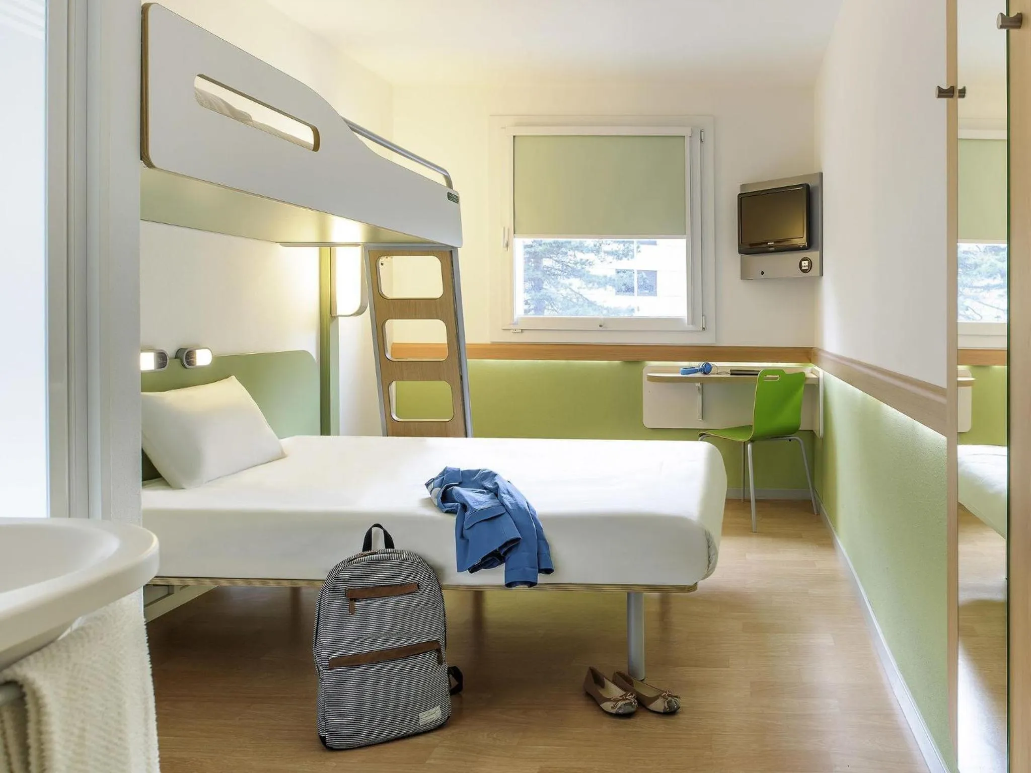 Bedroom, Bed in ibis budget Lyon Est Chaponnay