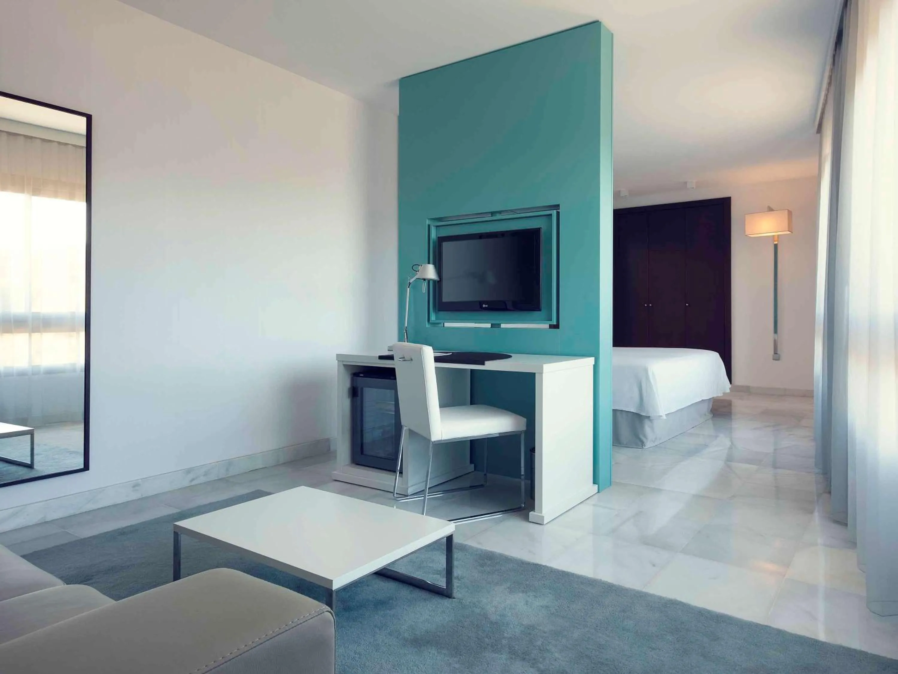 Photo of the whole room, Bed in Suittes Hotel