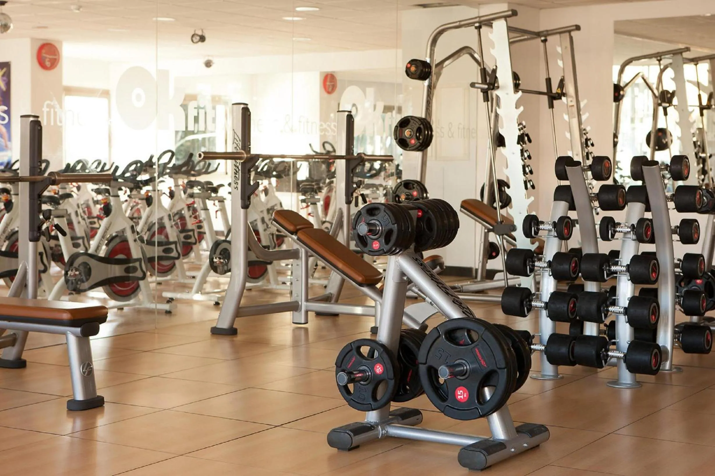Fitness centre/facilities in Suittes Hotel