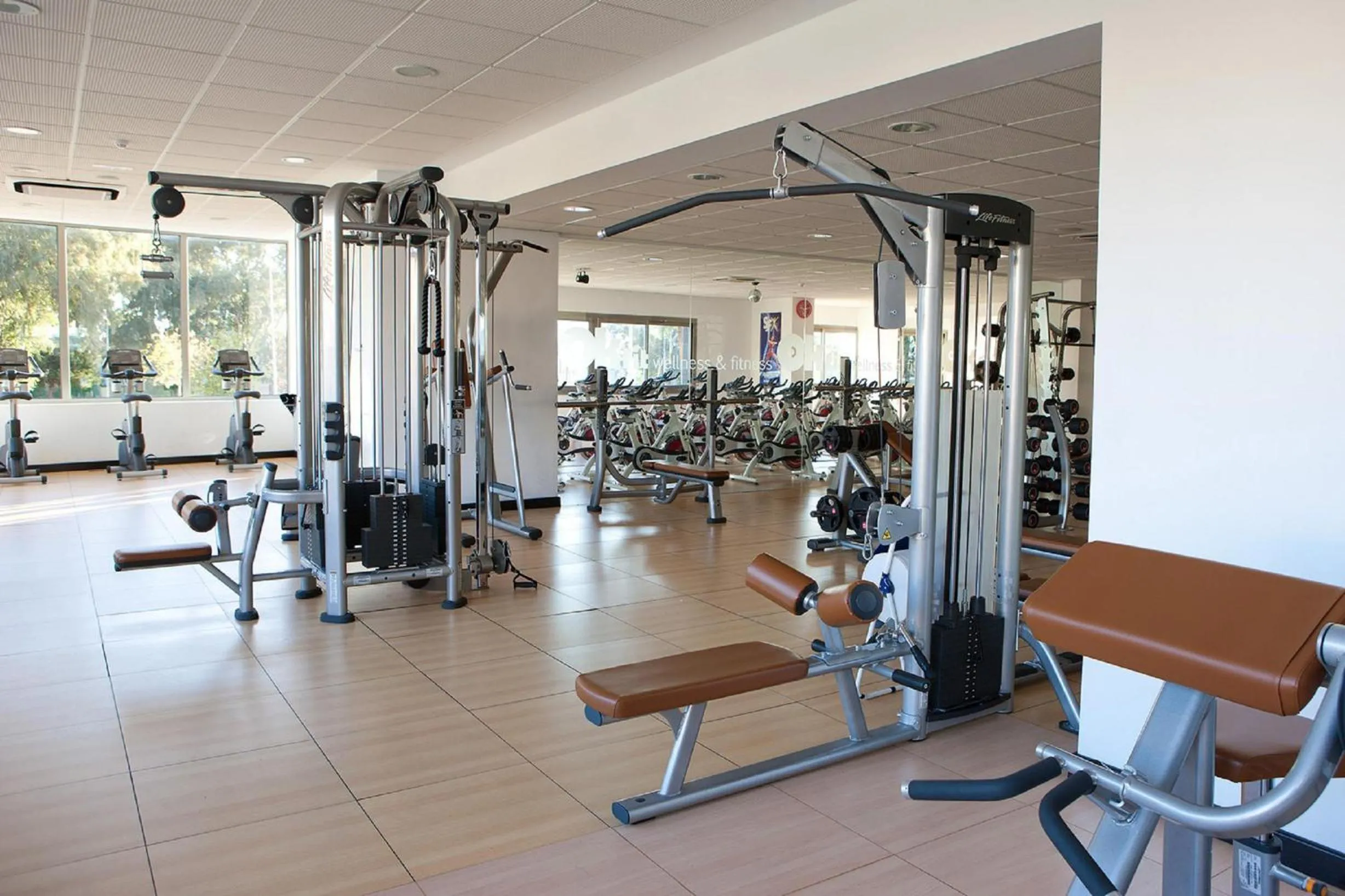 Fitness centre/facilities in Suittes Hotel