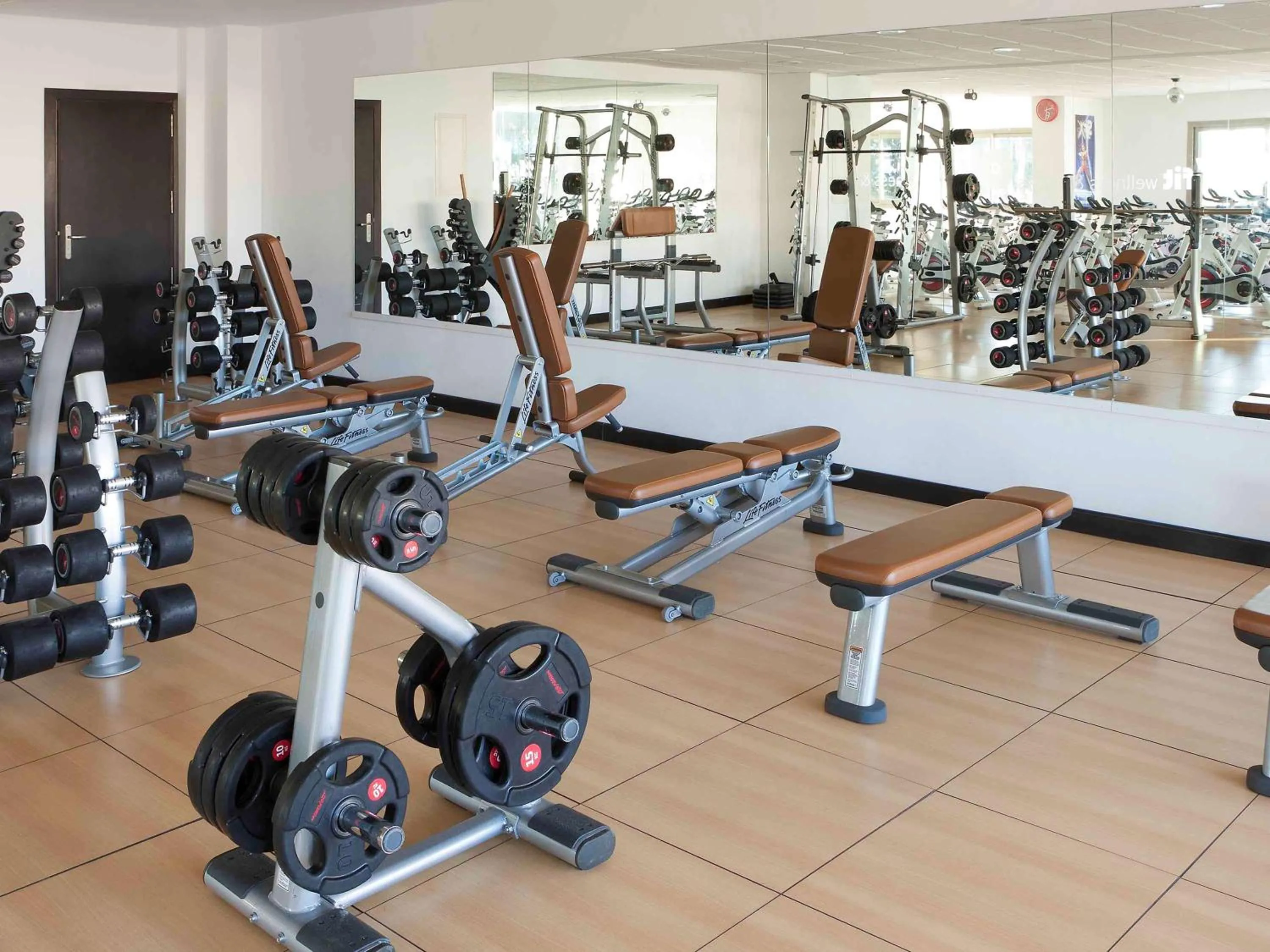 Fitness centre/facilities in Suittes Hotel