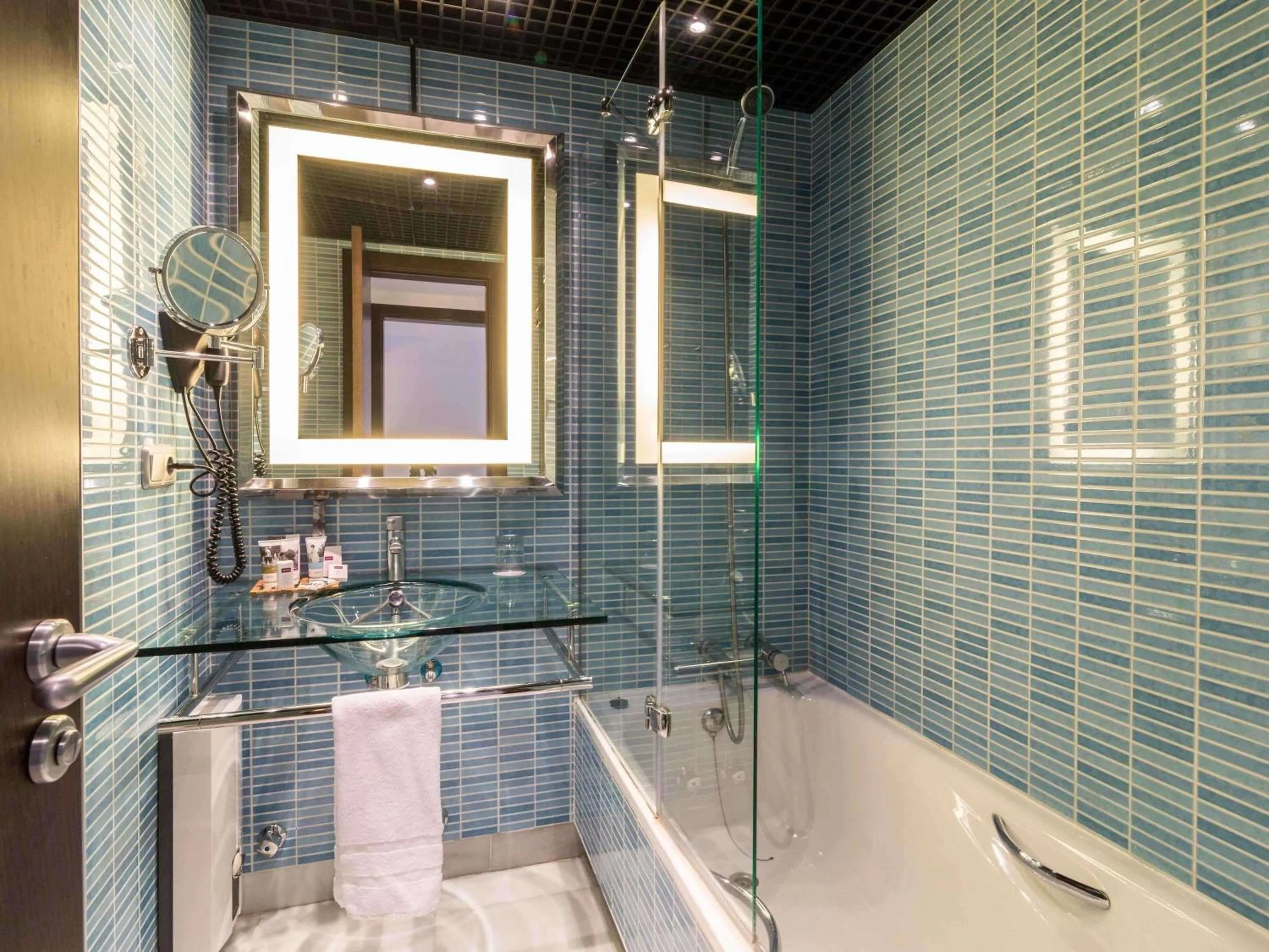 Photo of the whole room in Suittes Hotel