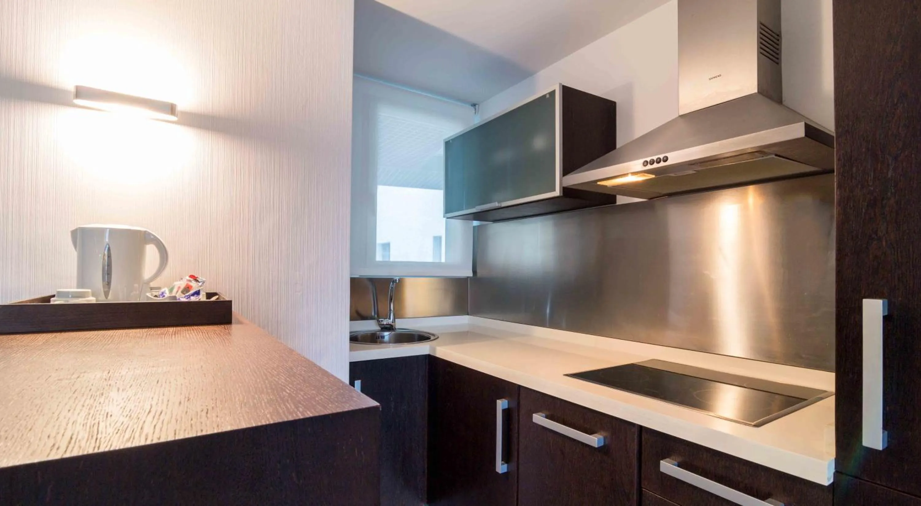 Dining area in Suittes Hotel