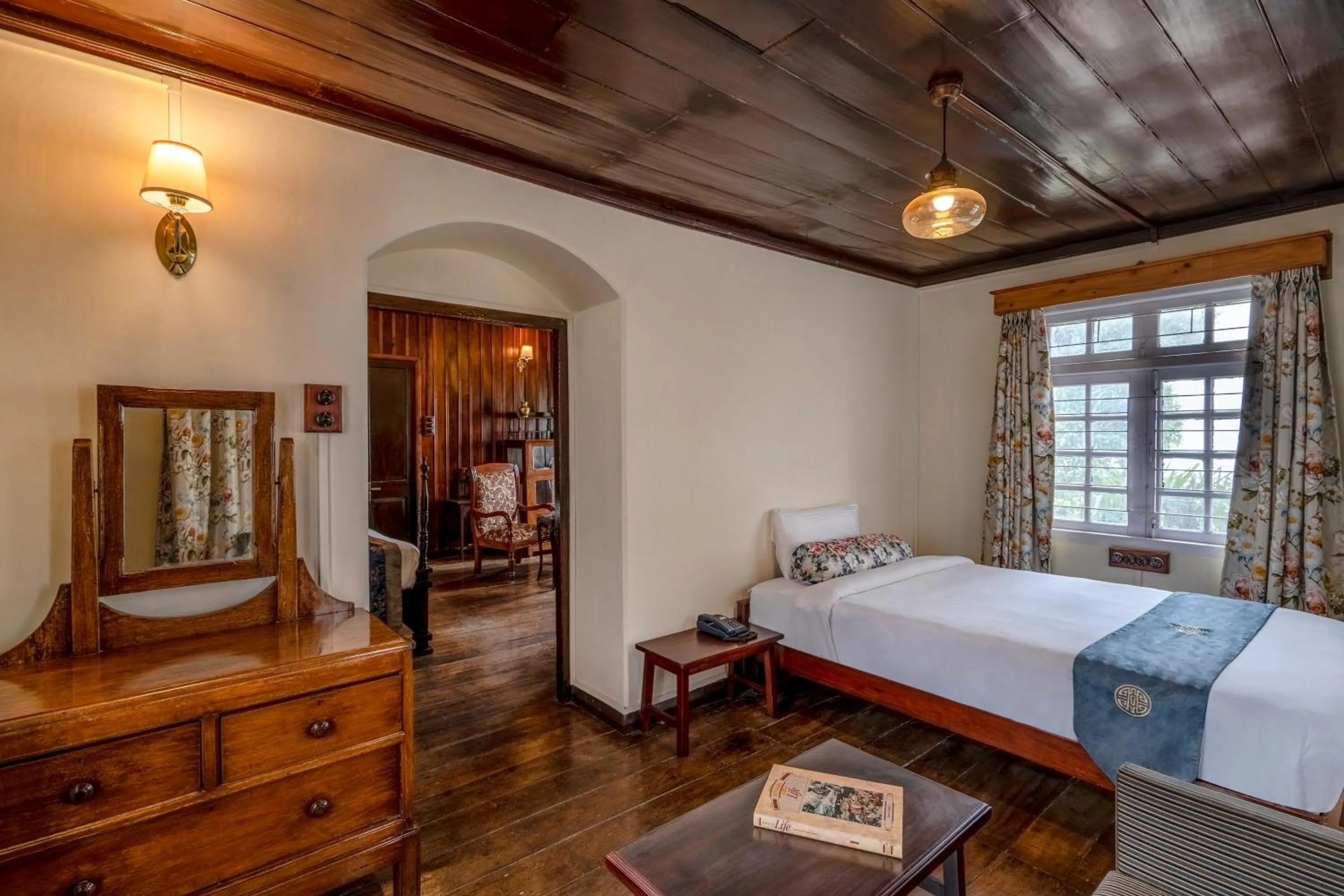 Living room, Bed in Sterling Park Kalimpong