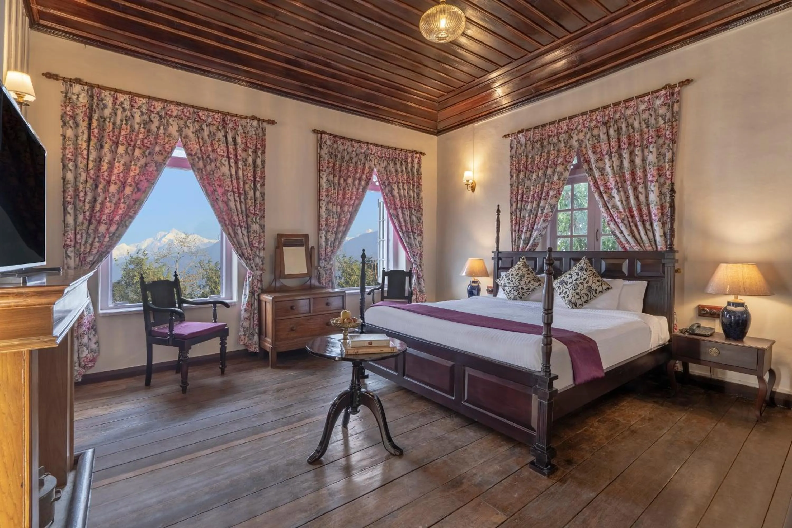 Photo of the whole room, Bed in Sterling Park Kalimpong