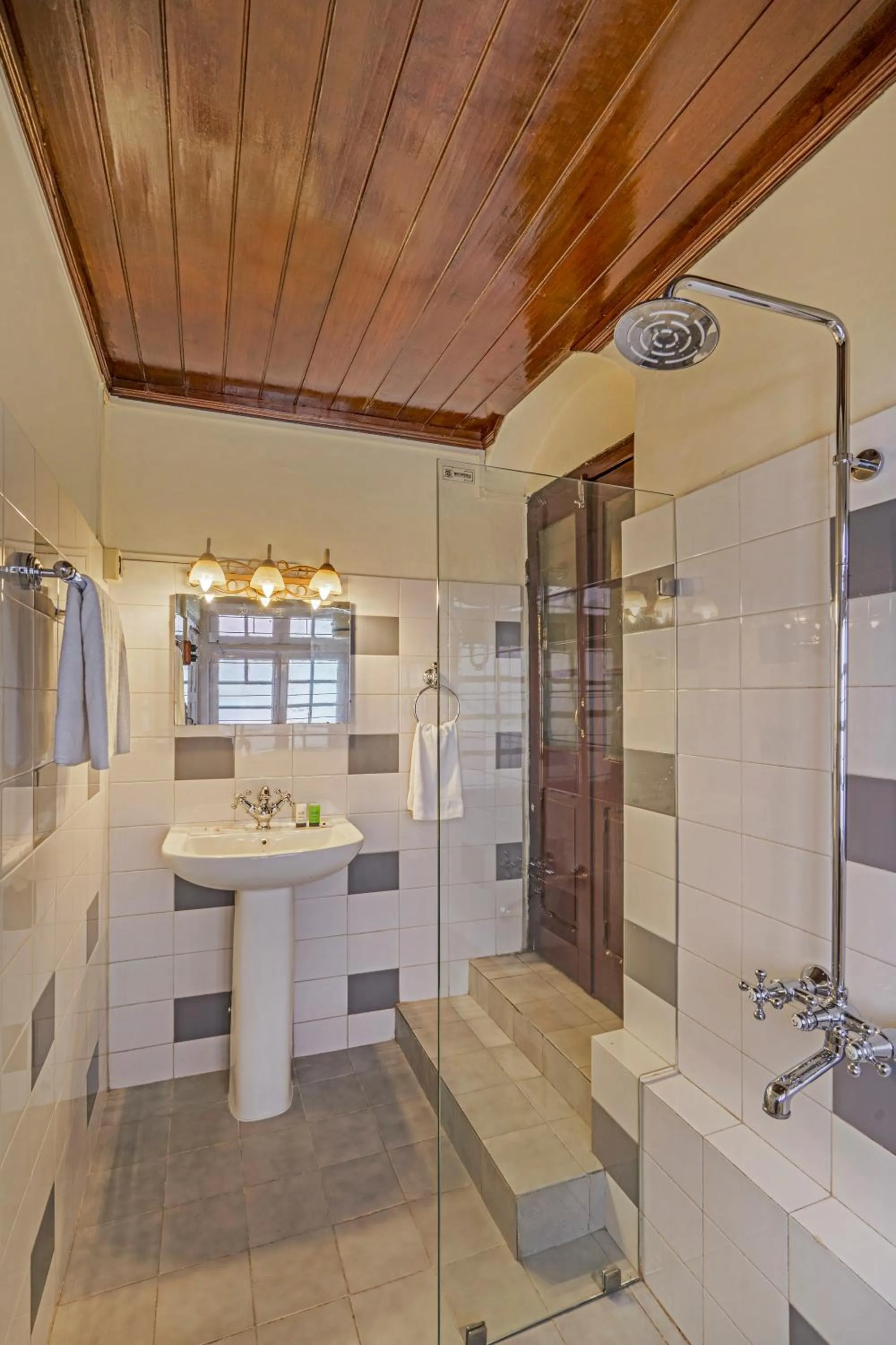 Shower in Sterling Park Kalimpong