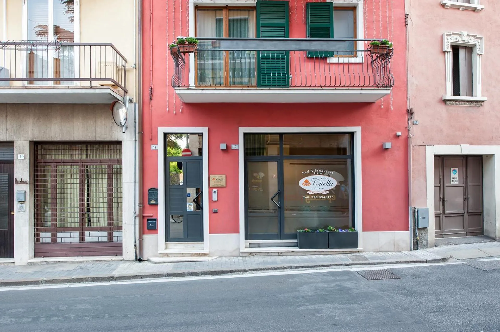 Facade/entrance in Casa Citella