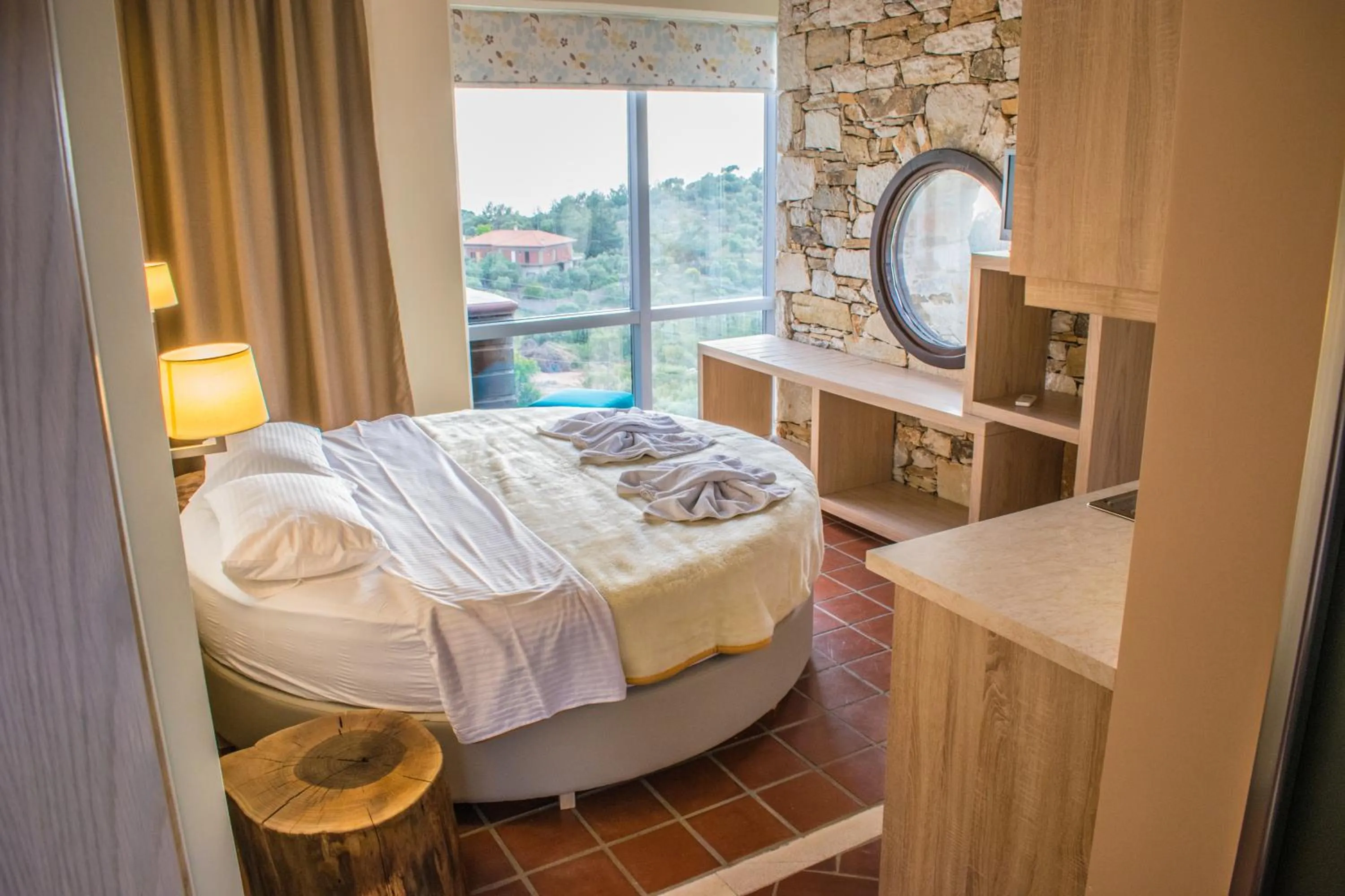 Photo of the whole room, Bed in Kallisti Hotel