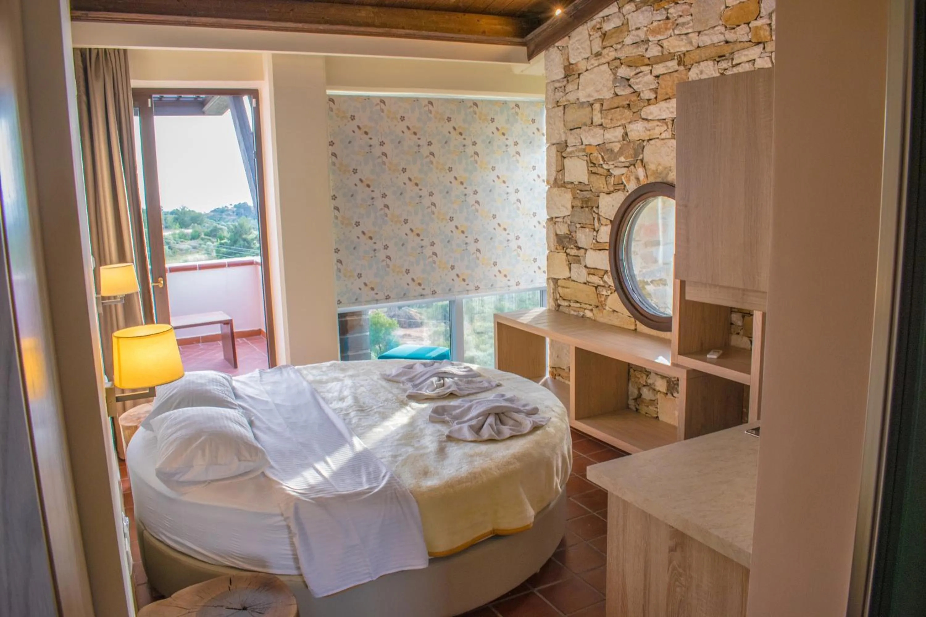 Photo of the whole room, Bed in Kallisti Hotel