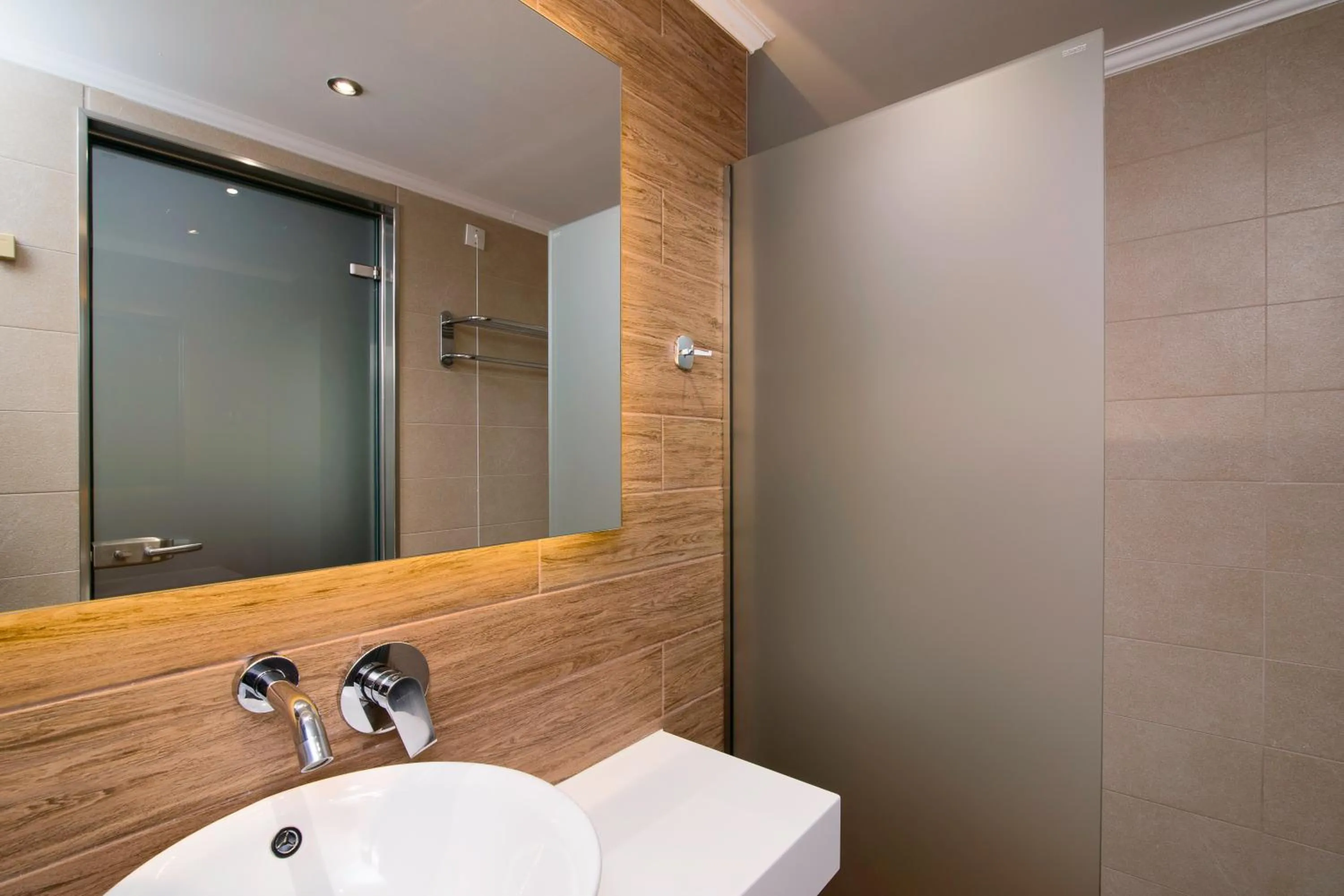 Bathroom in Kallisti Hotel