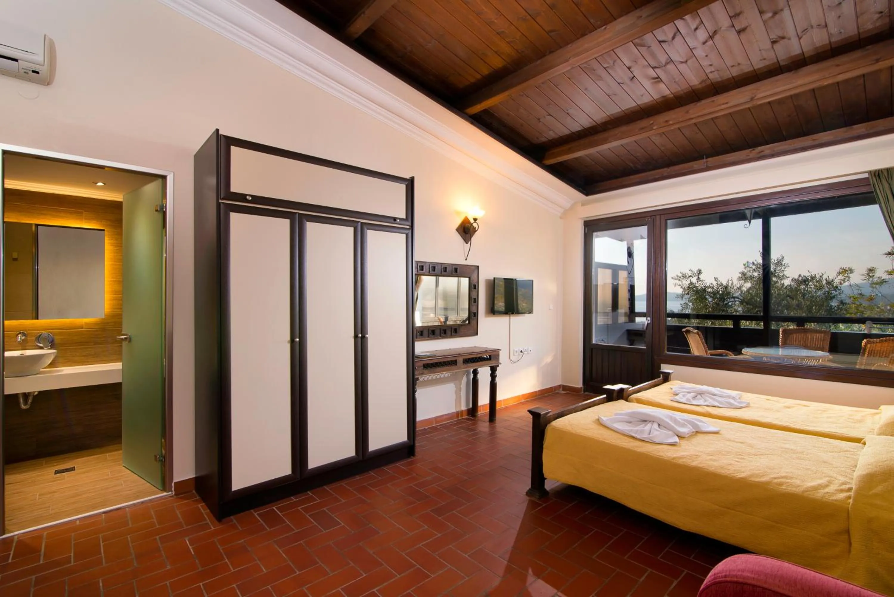 Photo of the whole room, Bed in Kallisti Hotel