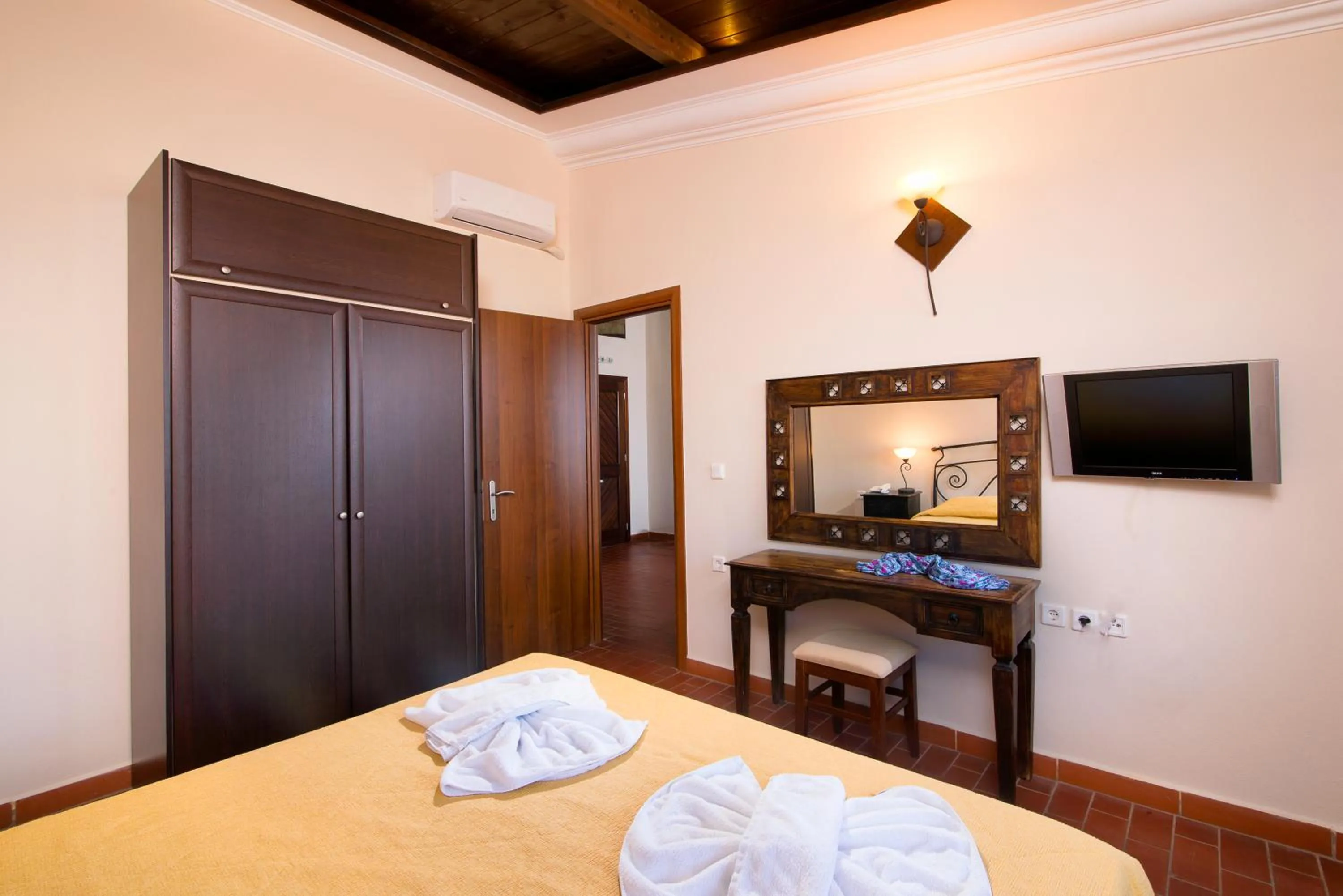 Photo of the whole room, Bed in Kallisti Hotel