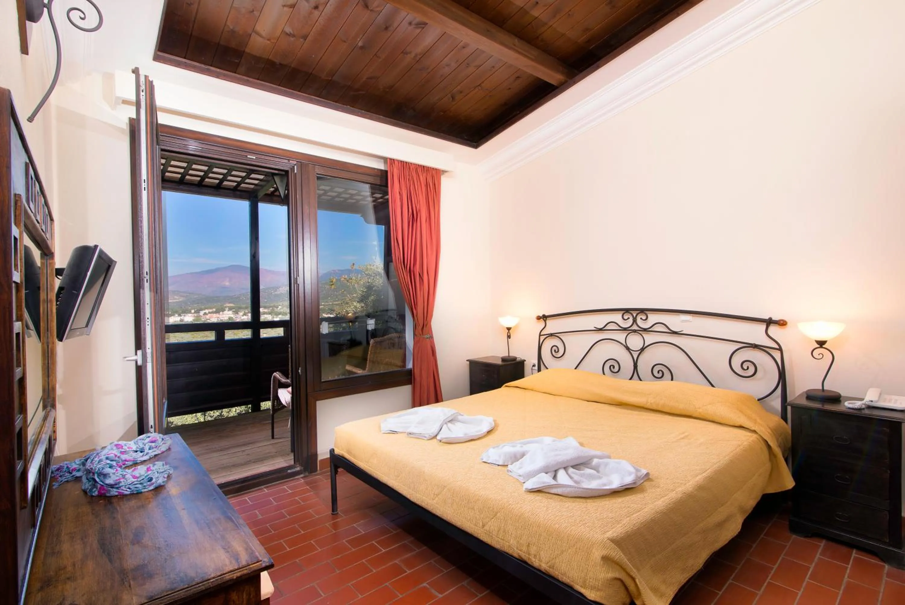 Photo of the whole room, Bed in Kallisti Hotel