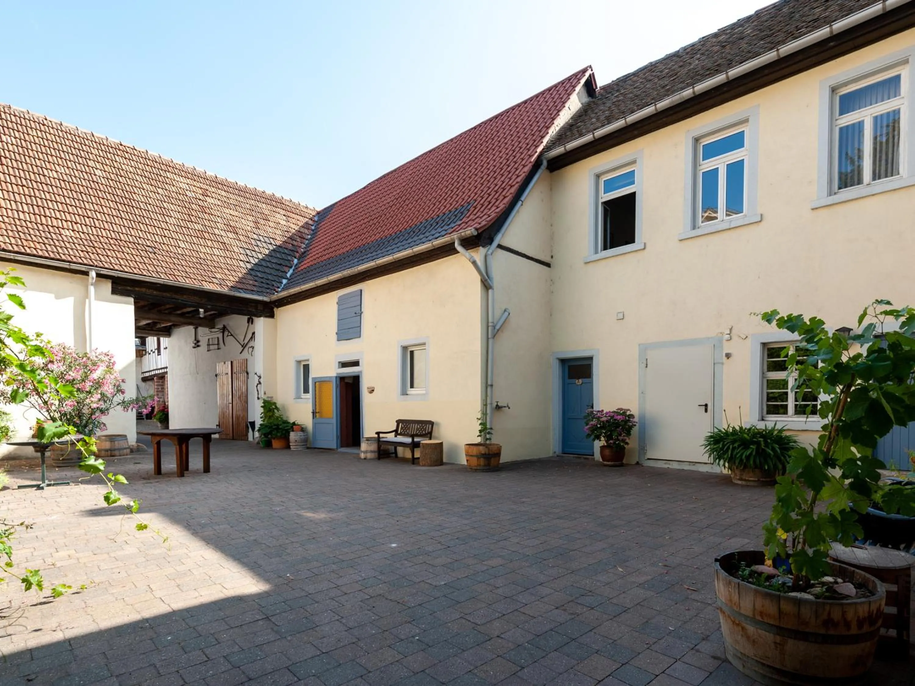 Property building in Gästezimmer im Weingut Wolf