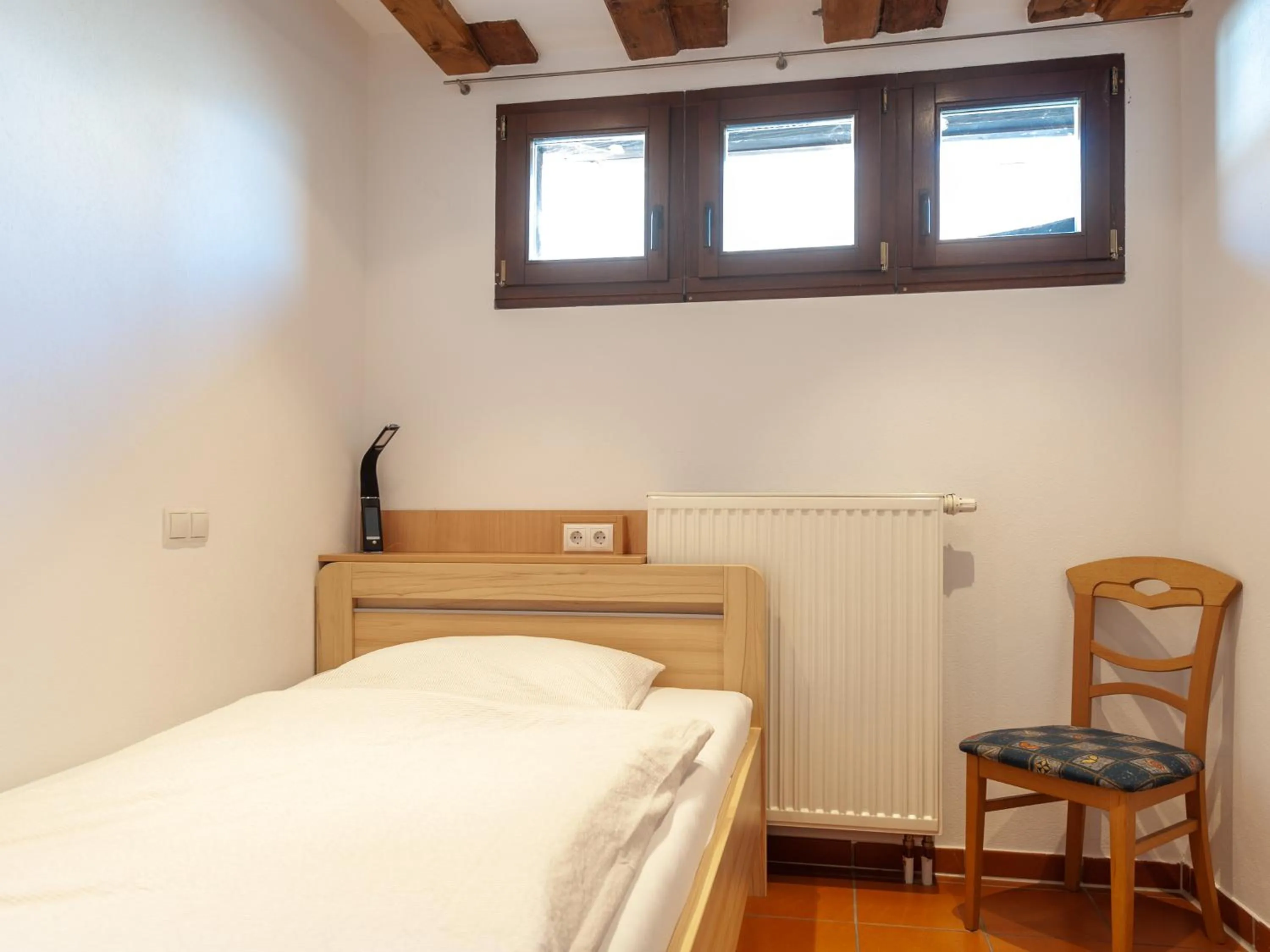 Single Room with Bathroom - single occupancy in Gästezimmer im Weingut Wolf