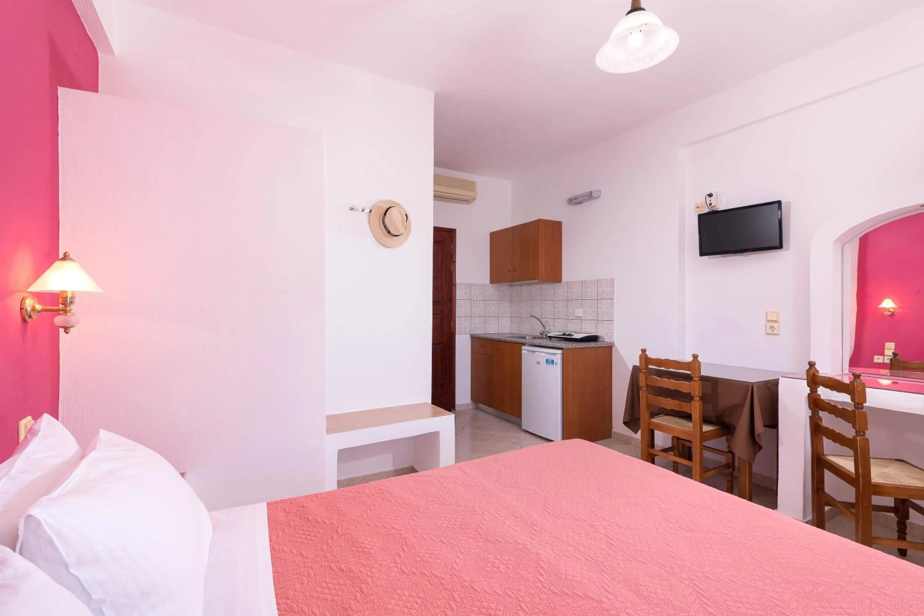 Bed in Mandilaria Studios