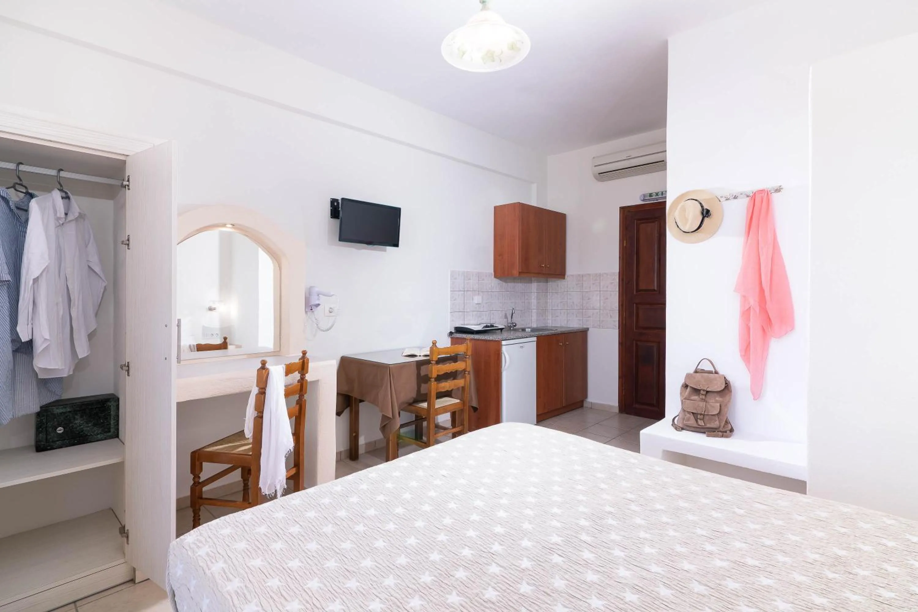 Bed in Mandilaria Studios