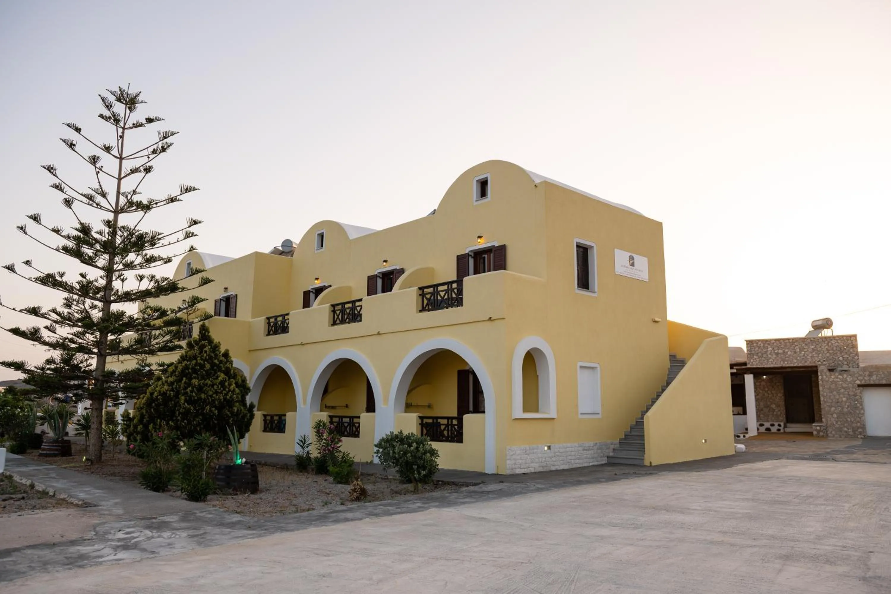 Property building in Mandilaria Studios