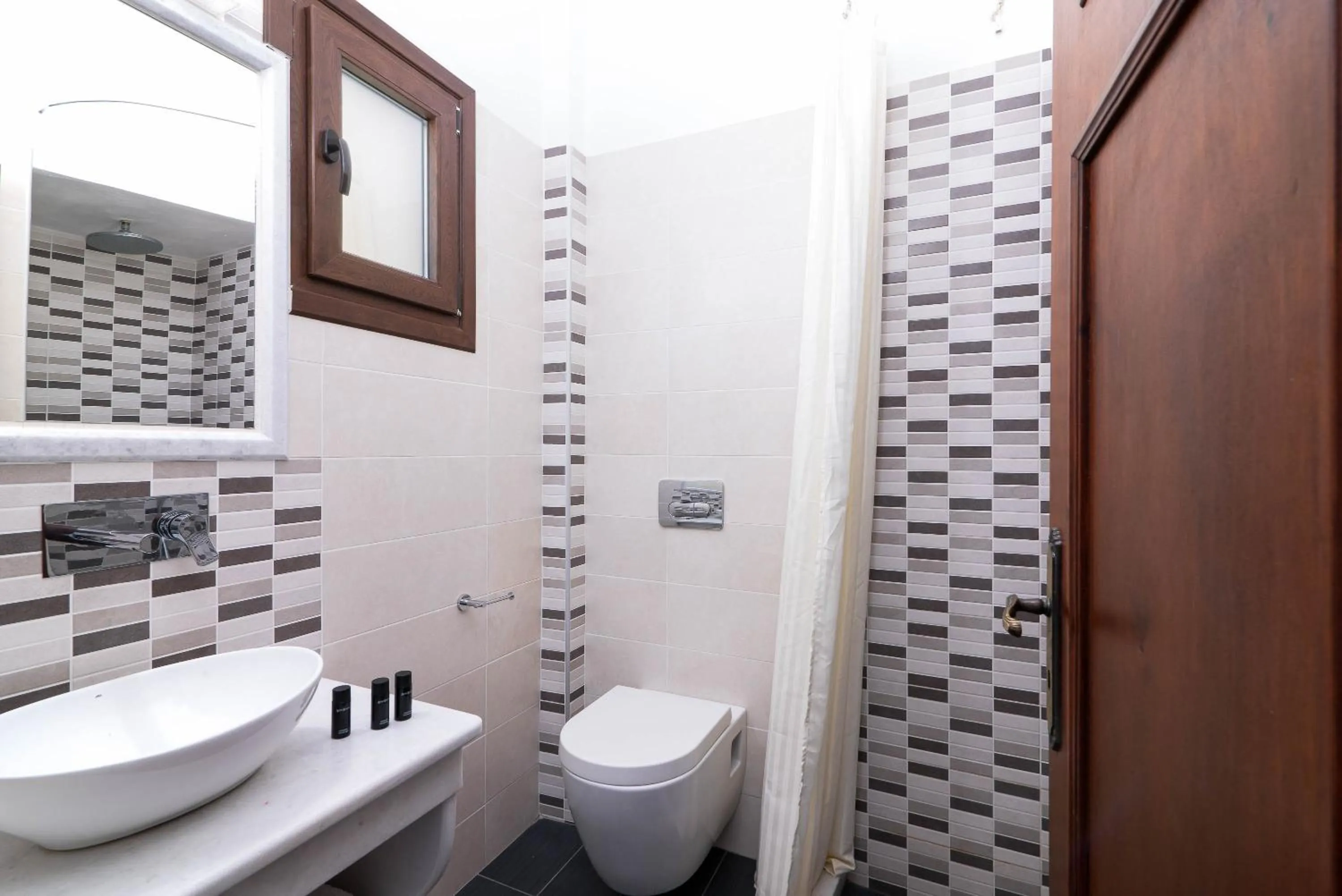 Bathroom in Mandilaria Studios