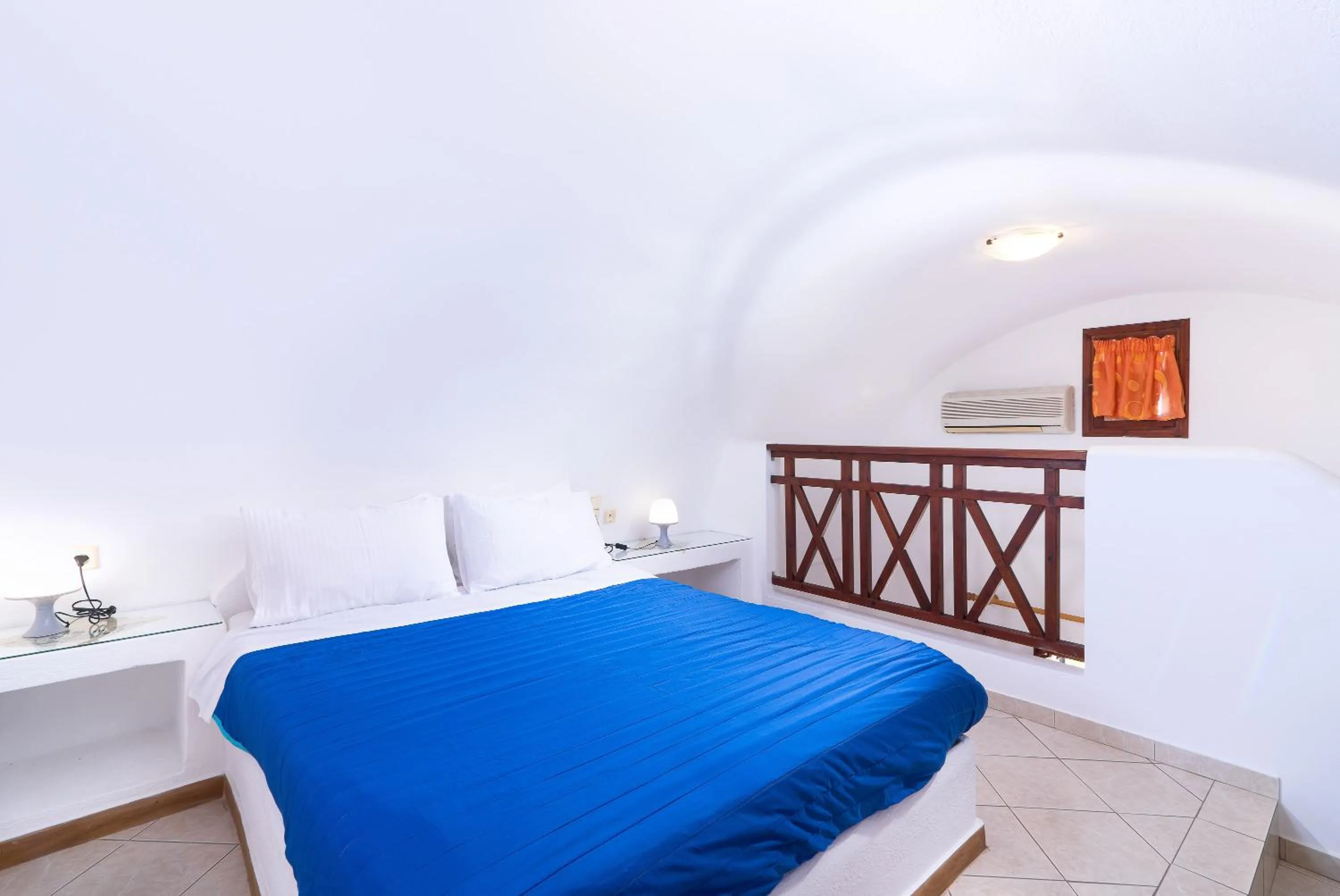 Bed in Mandilaria Studios