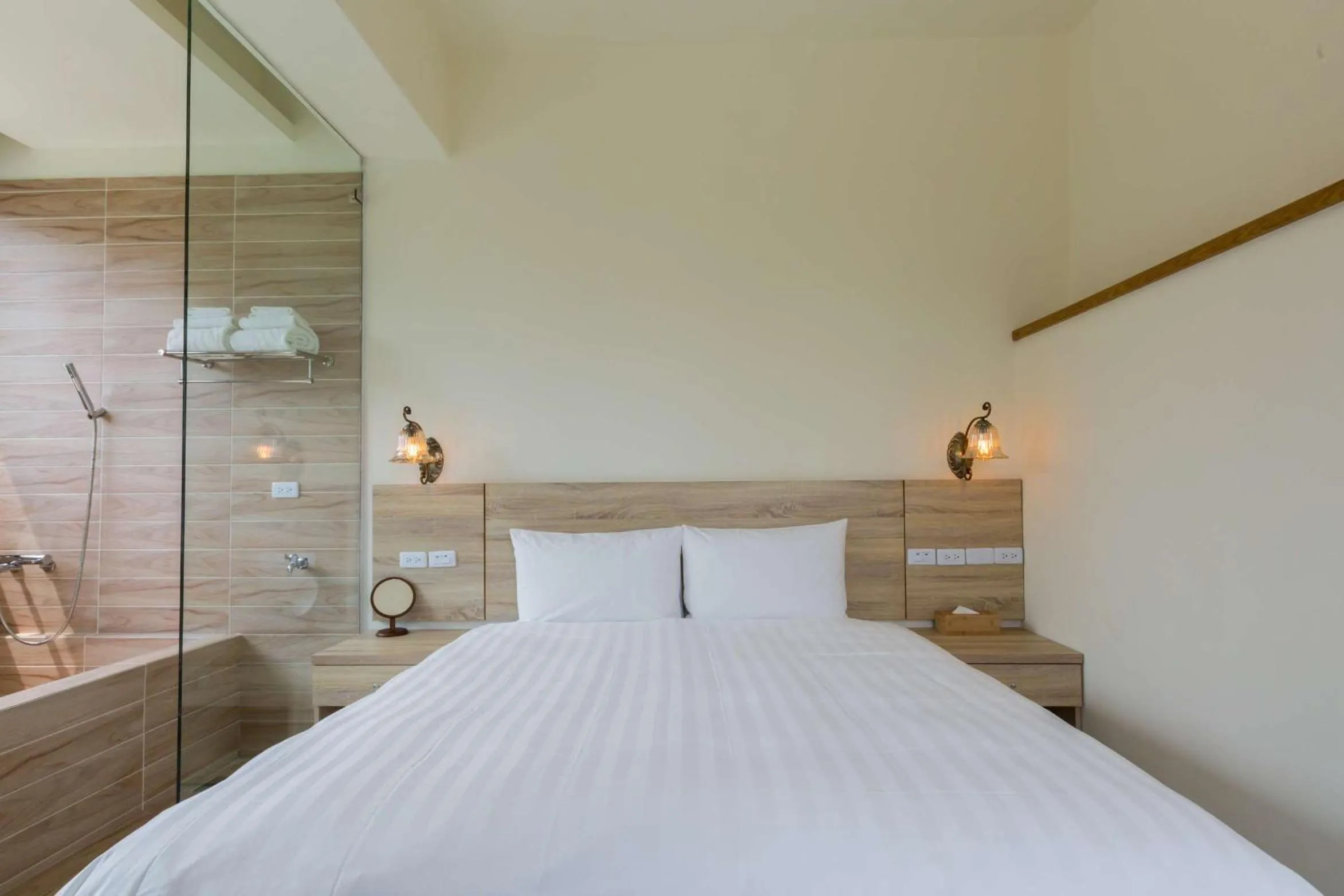 Bed in Rich Sunshine Inn