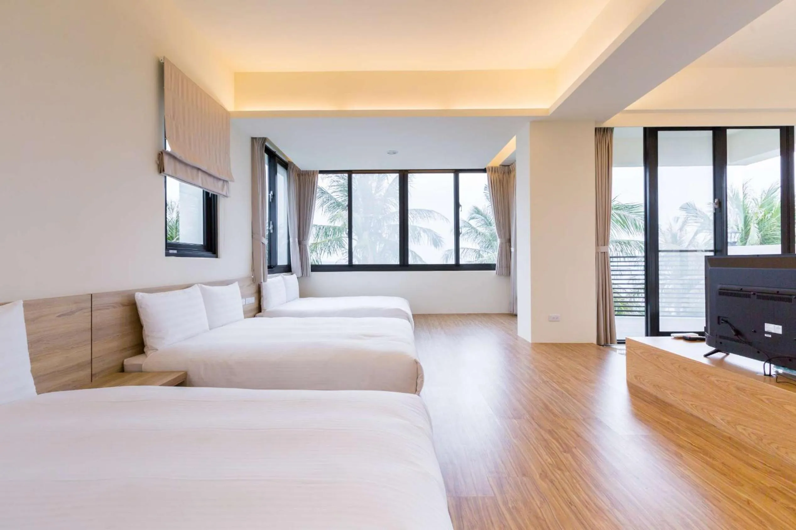 Bed in Rich Sunshine Inn