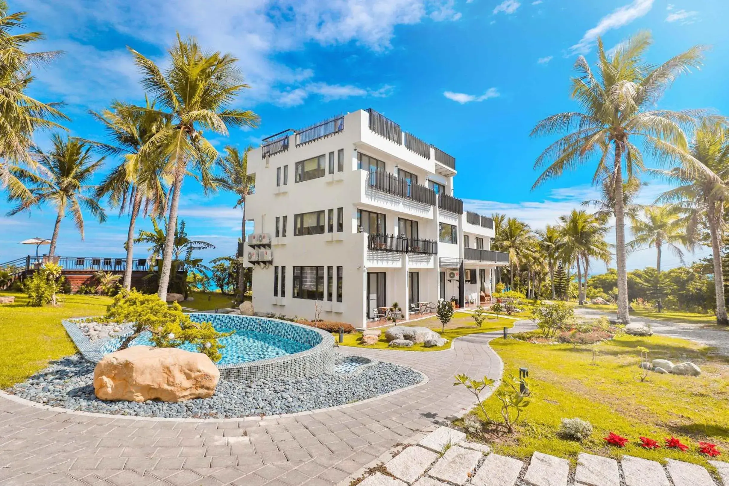 Rich Sunshine Inn Rich Sunshine Inn