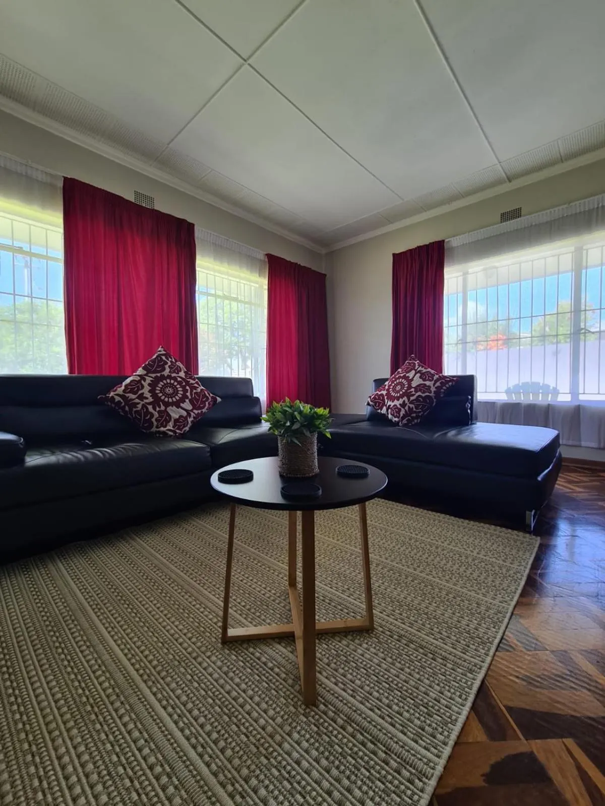 Living room in Lion Lodge