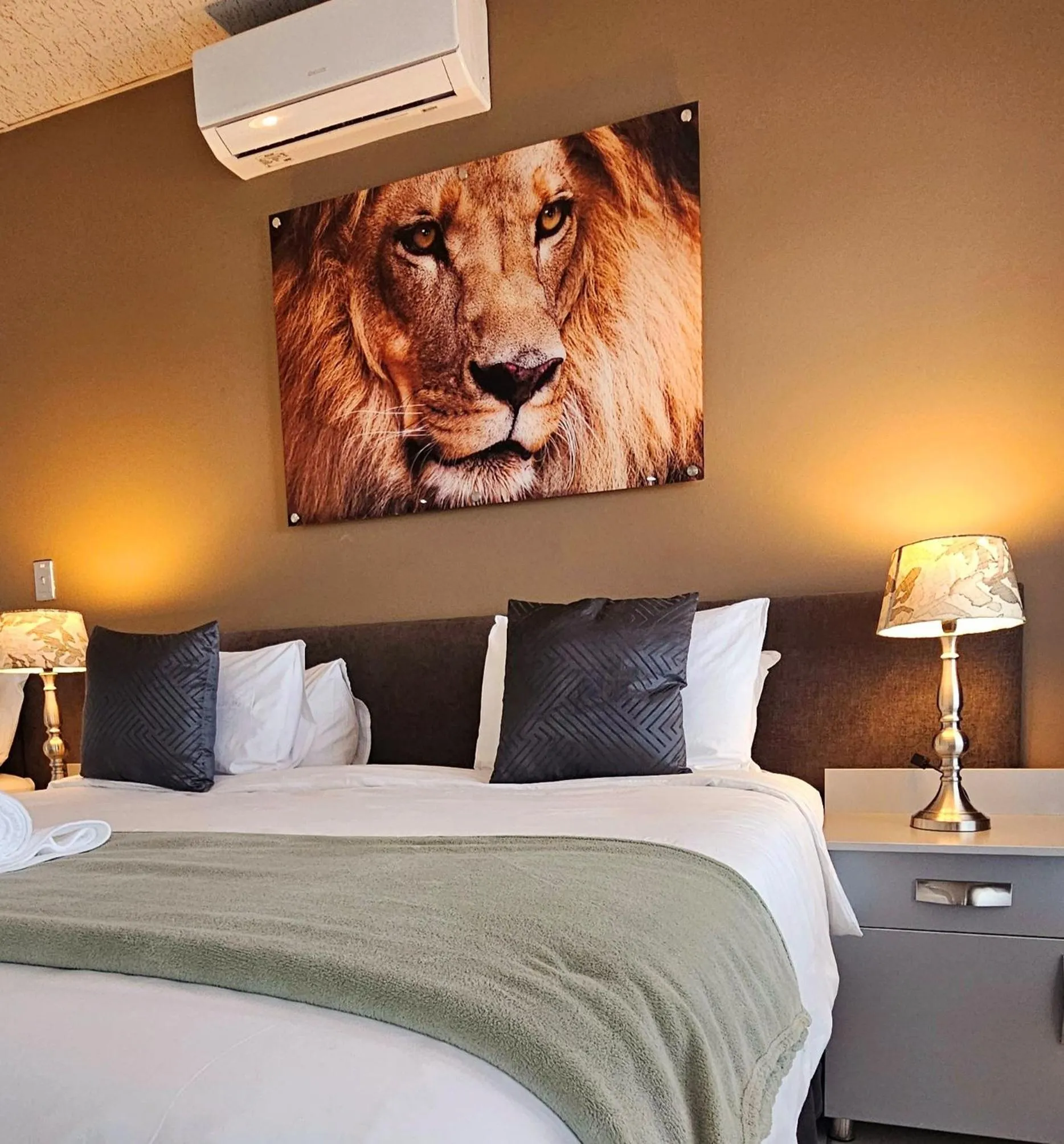 Bed in Lion Lodge