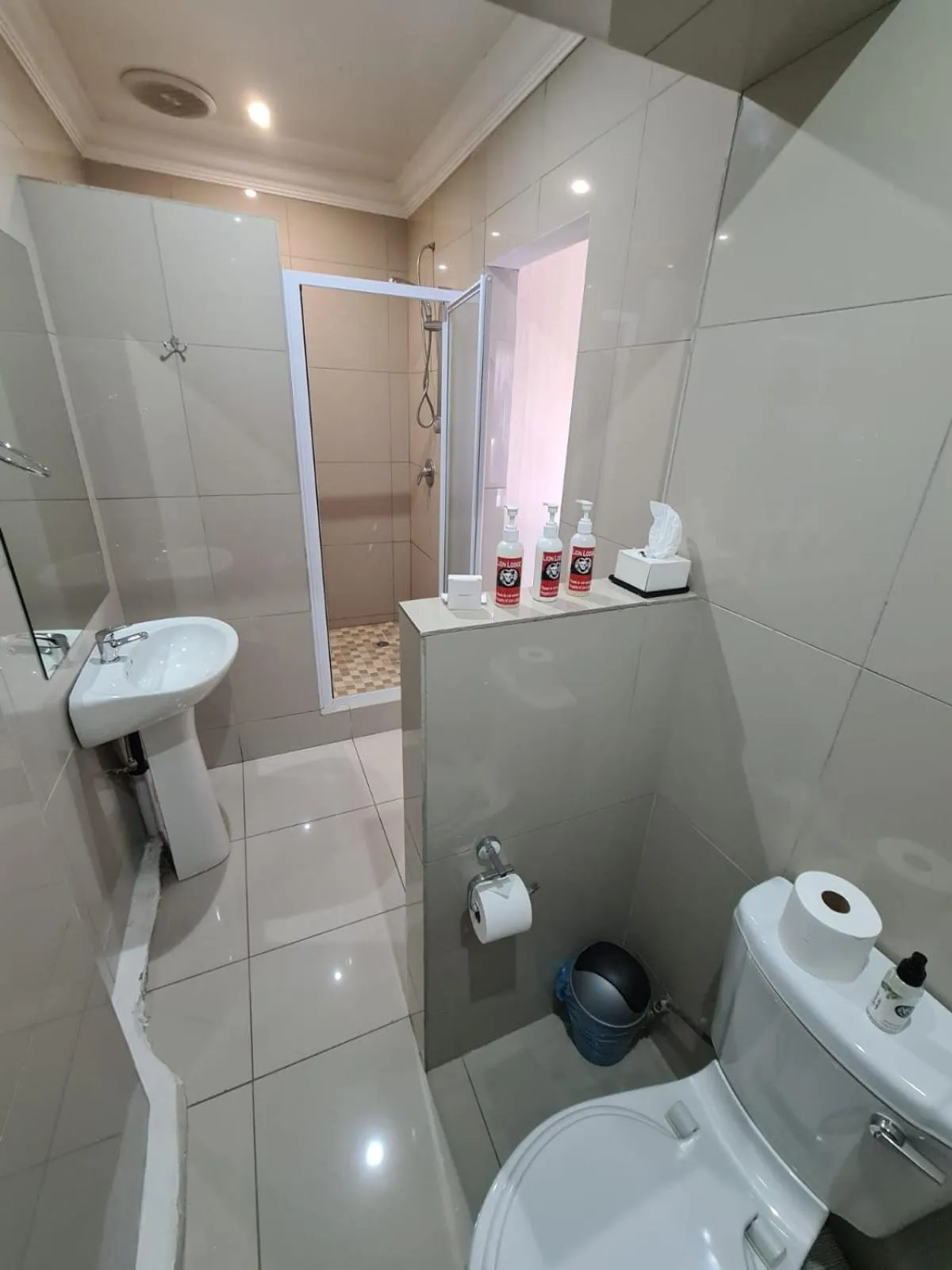 Shower in Lion Lodge