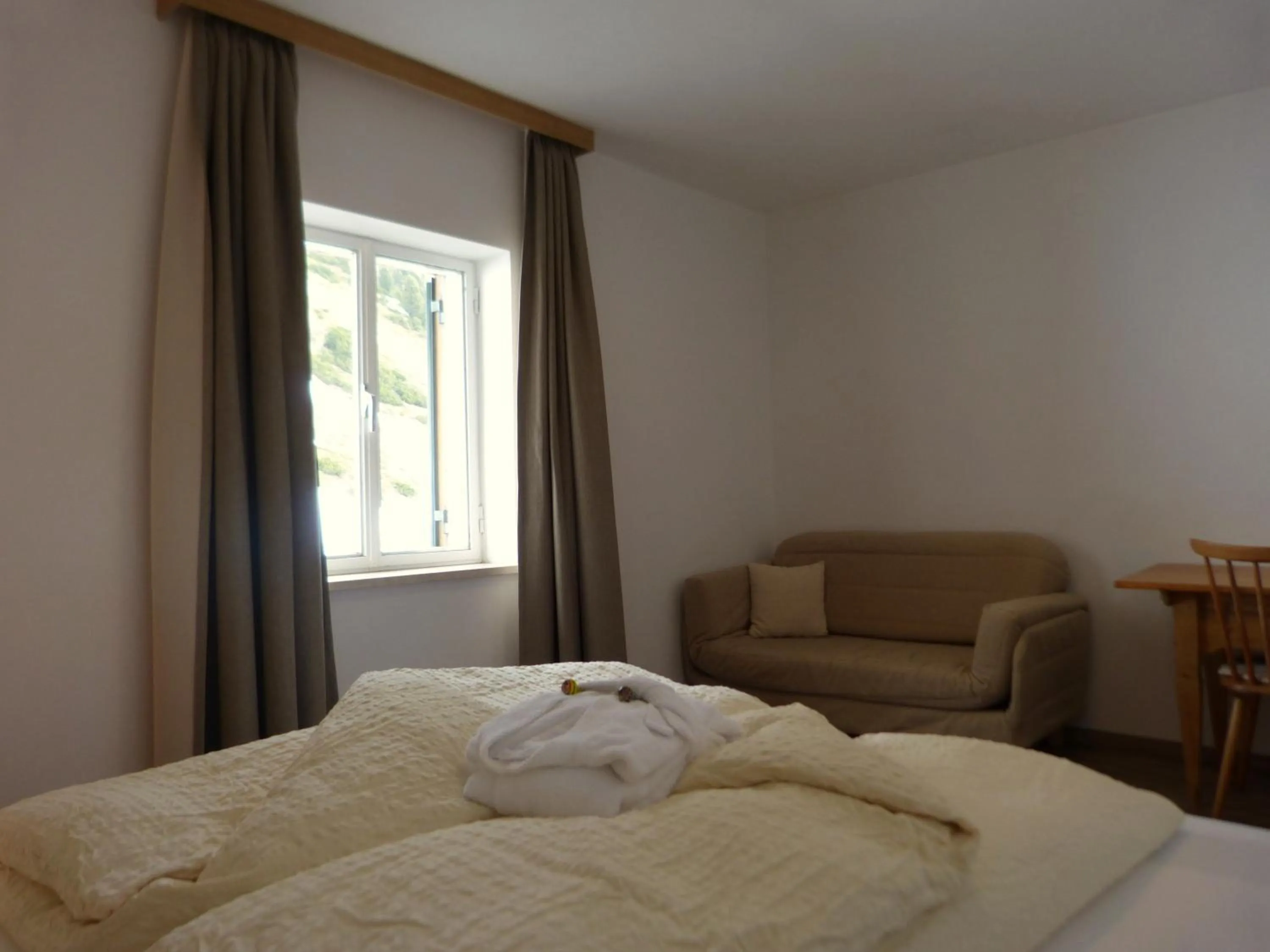 Photo of the whole room, Bed in Berghotel Franzenshöhe