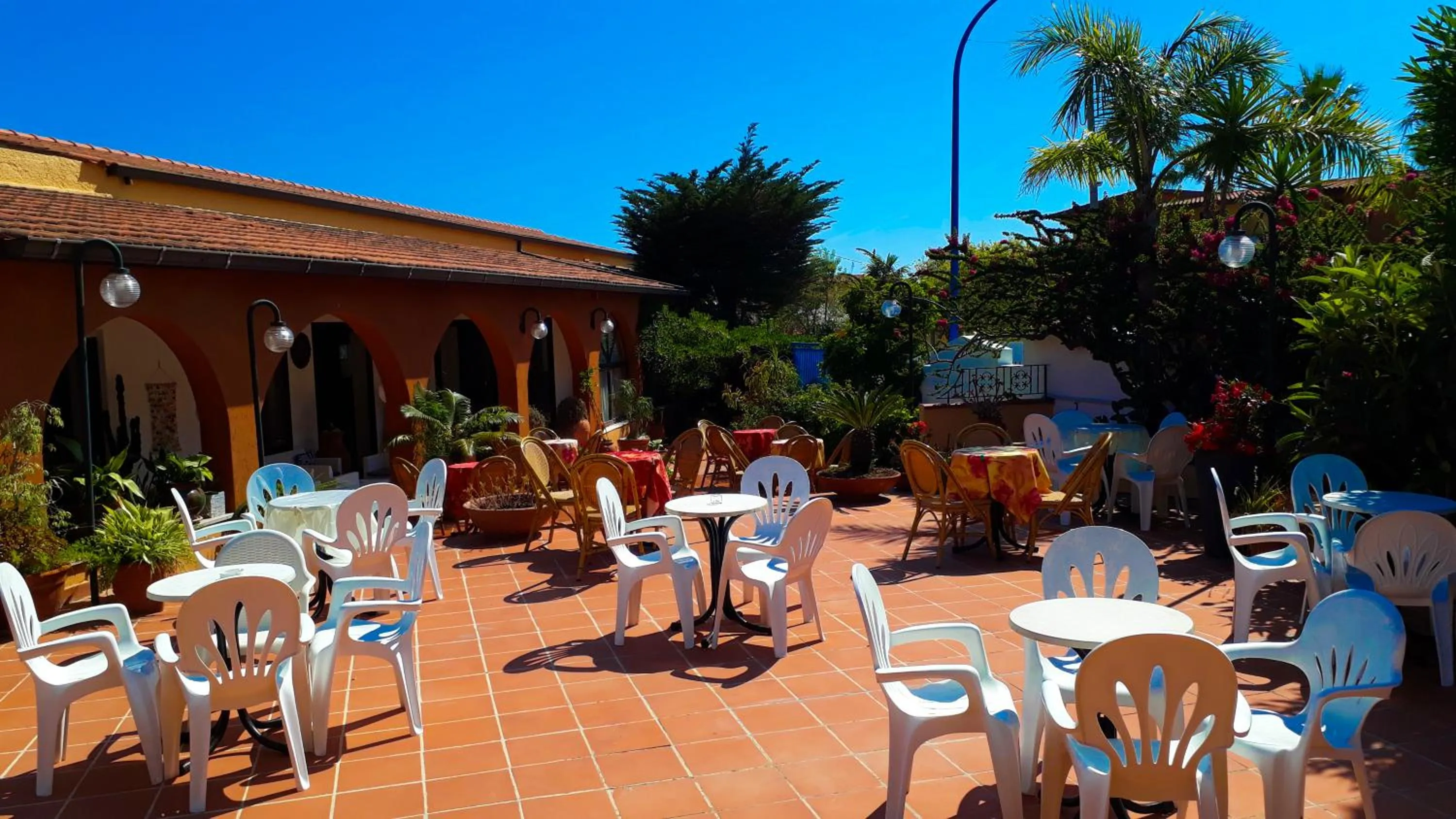 Restaurant/places to eat in Hotel Grotticelle