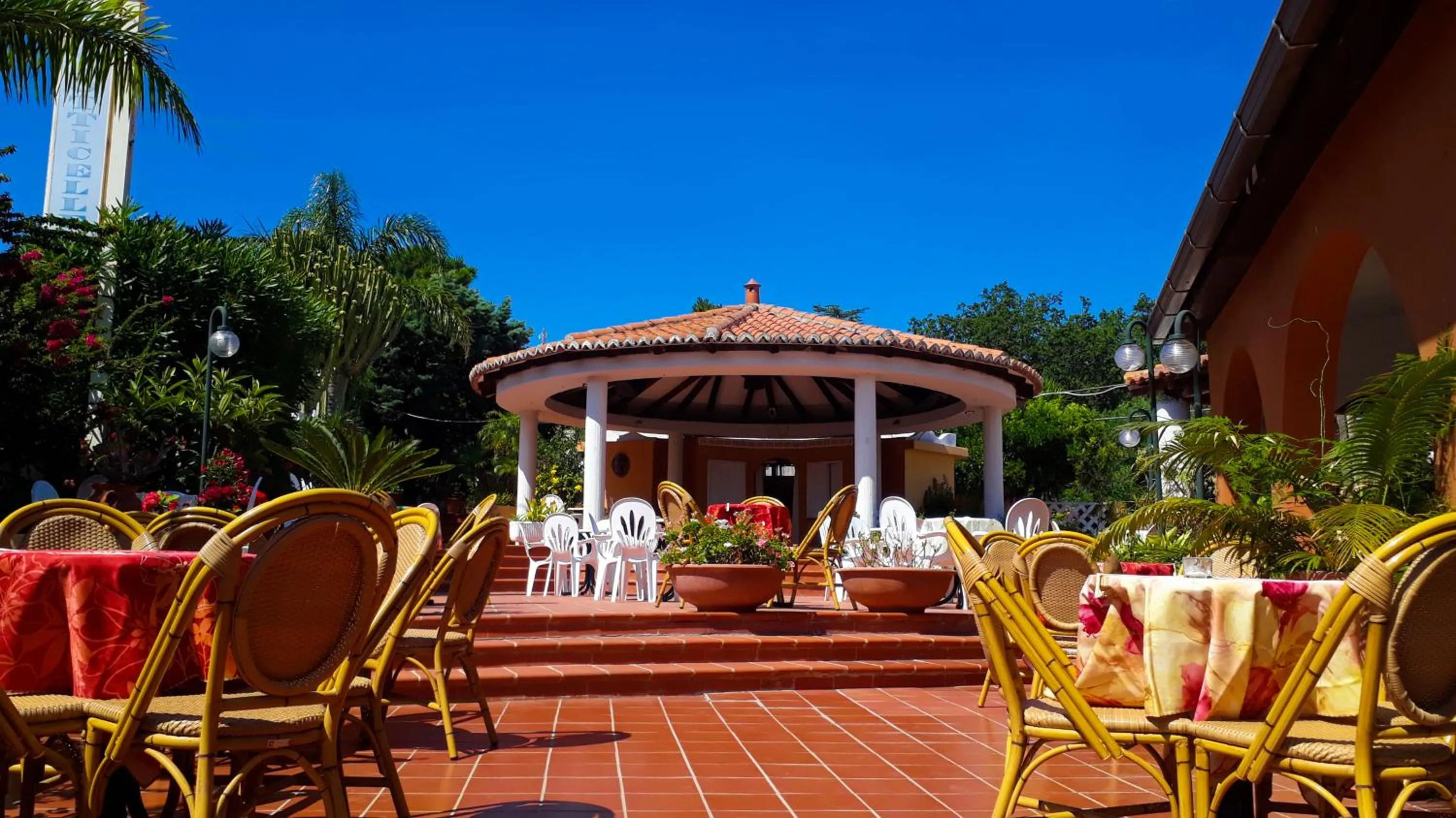 Patio in Hotel Grotticelle