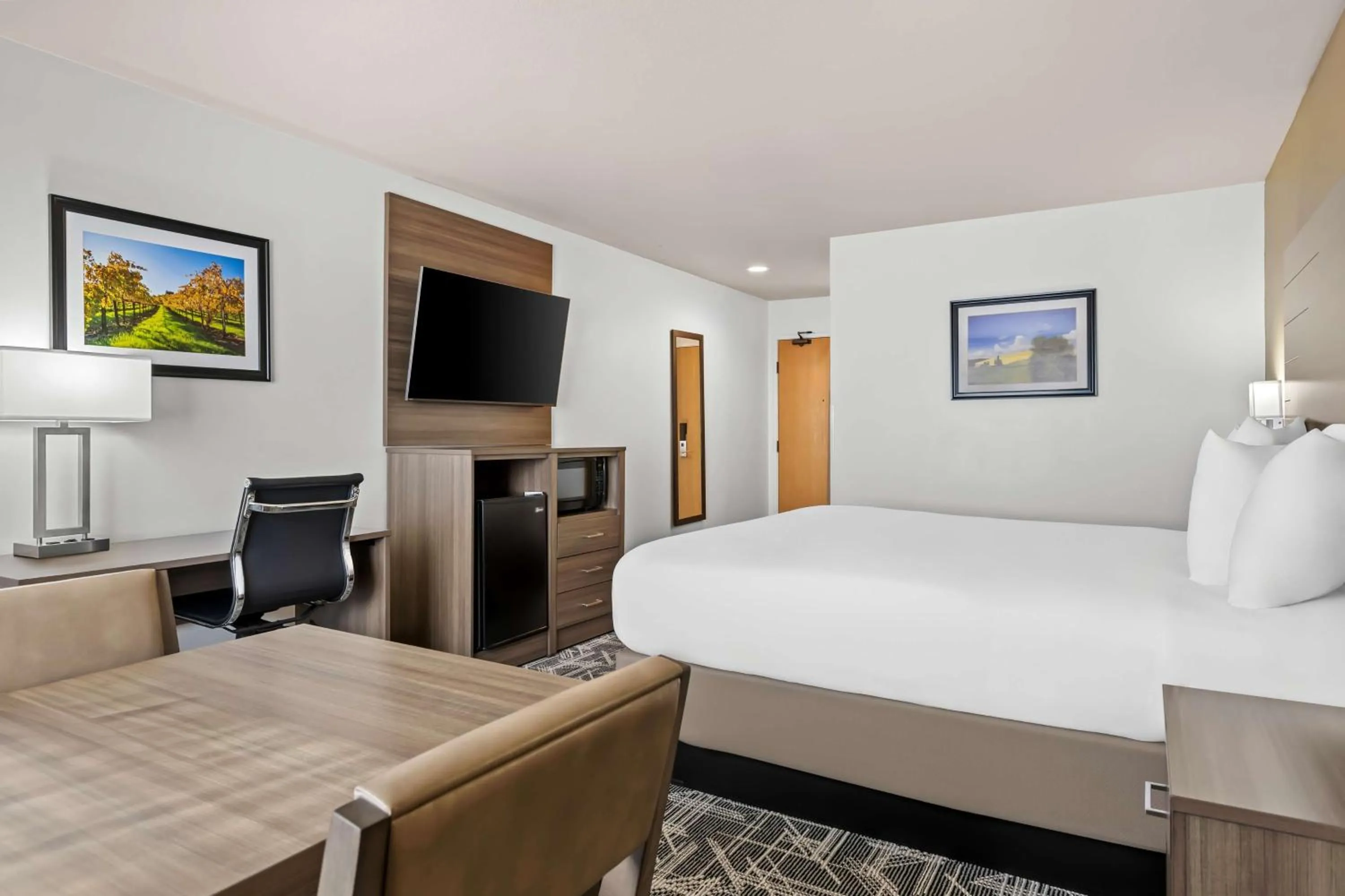 Bedroom, Bed in Best Western Plus Caldwell Inn & Suites