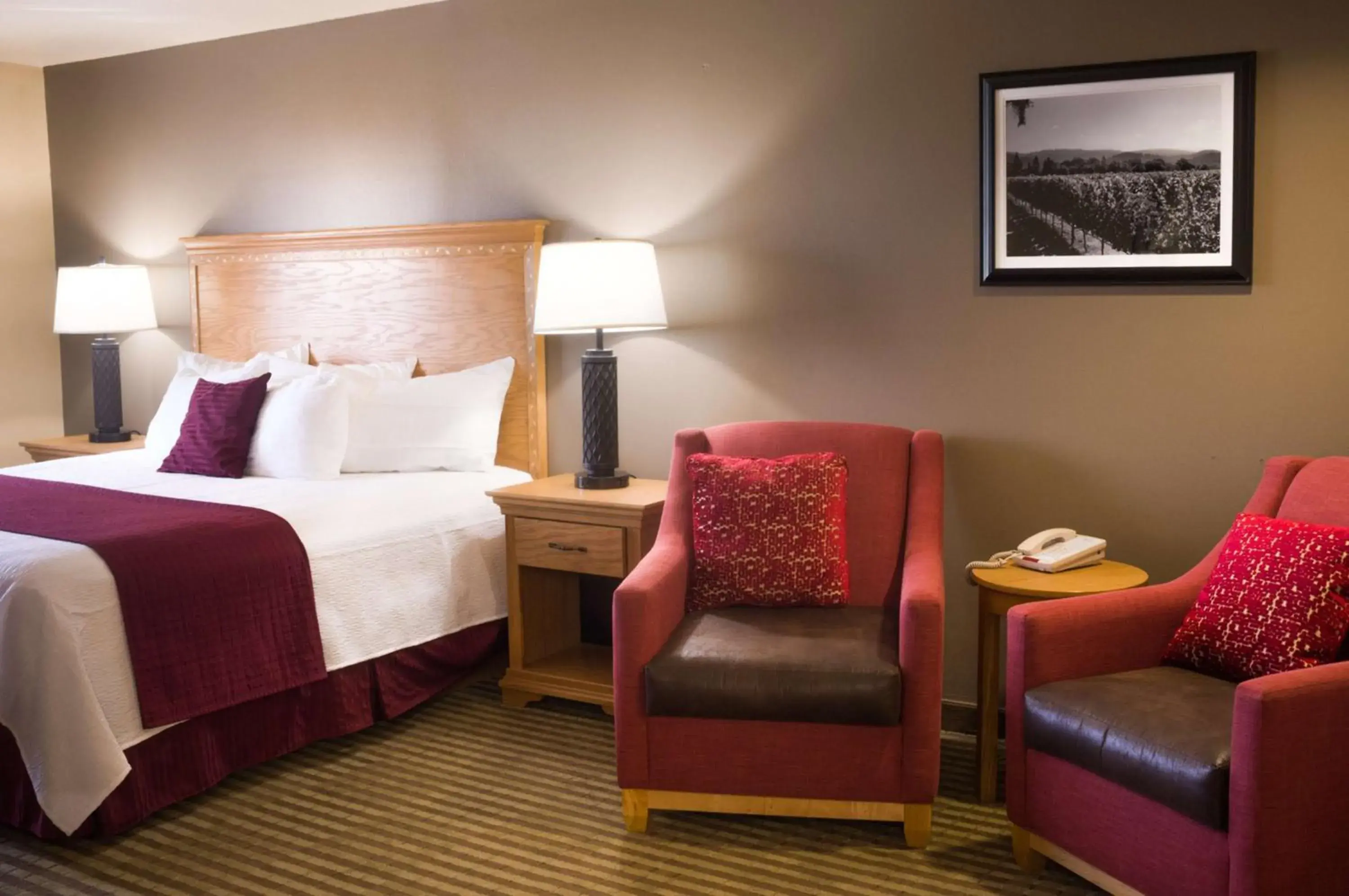 Executive Suite with One King and Two Queen Beds - Wet Bar/Non-Smoking in Best Western Plus Caldwell Inn & Suites Executive Suite with One King and Two Queen Beds - Wet Bar/Non-Smoking in Best Western Plus Caldwell Inn & Suites