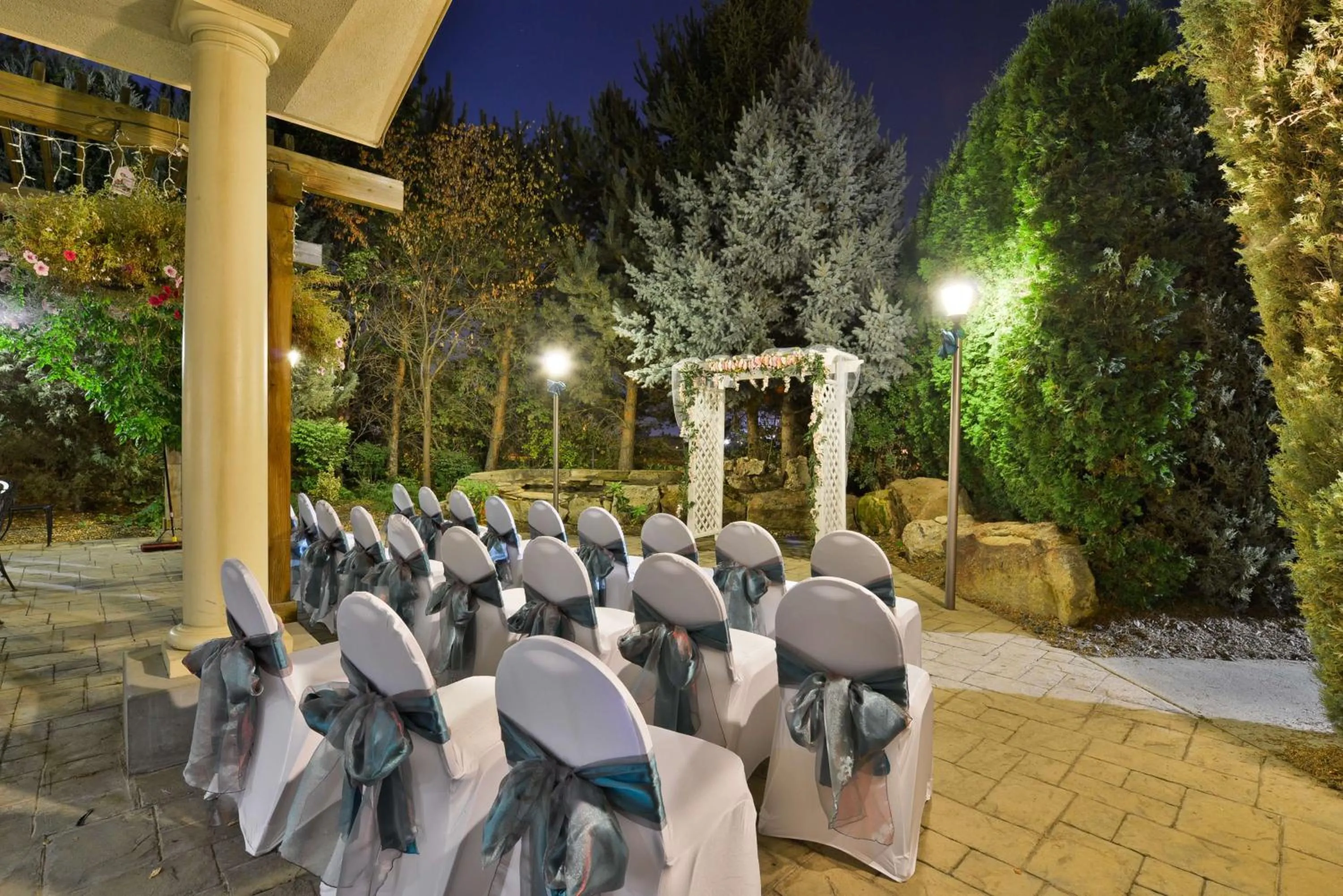 Property building in Best Western Plus Caldwell Inn & Suites