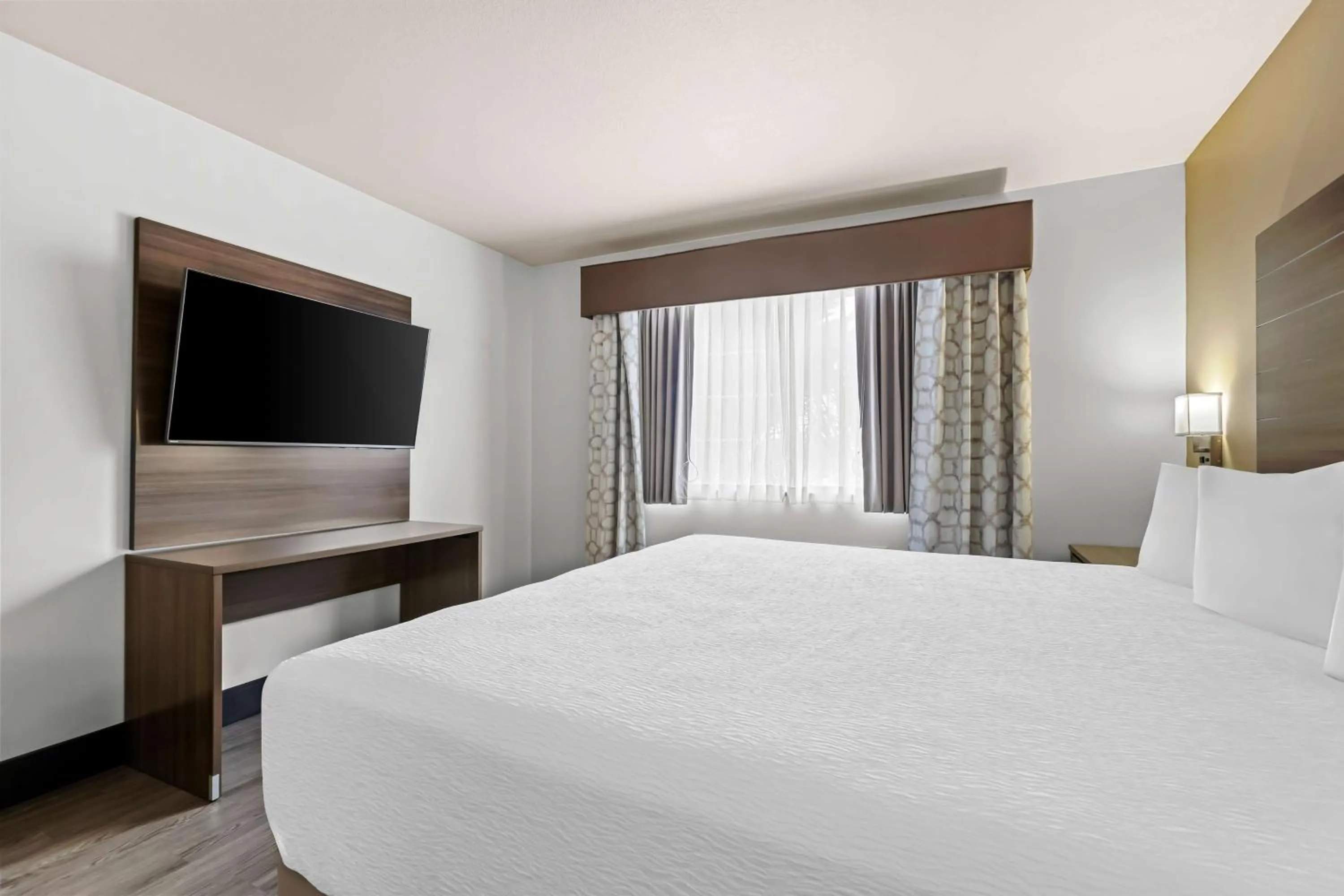 Bedroom, Bed in Best Western Plus Caldwell Inn & Suites