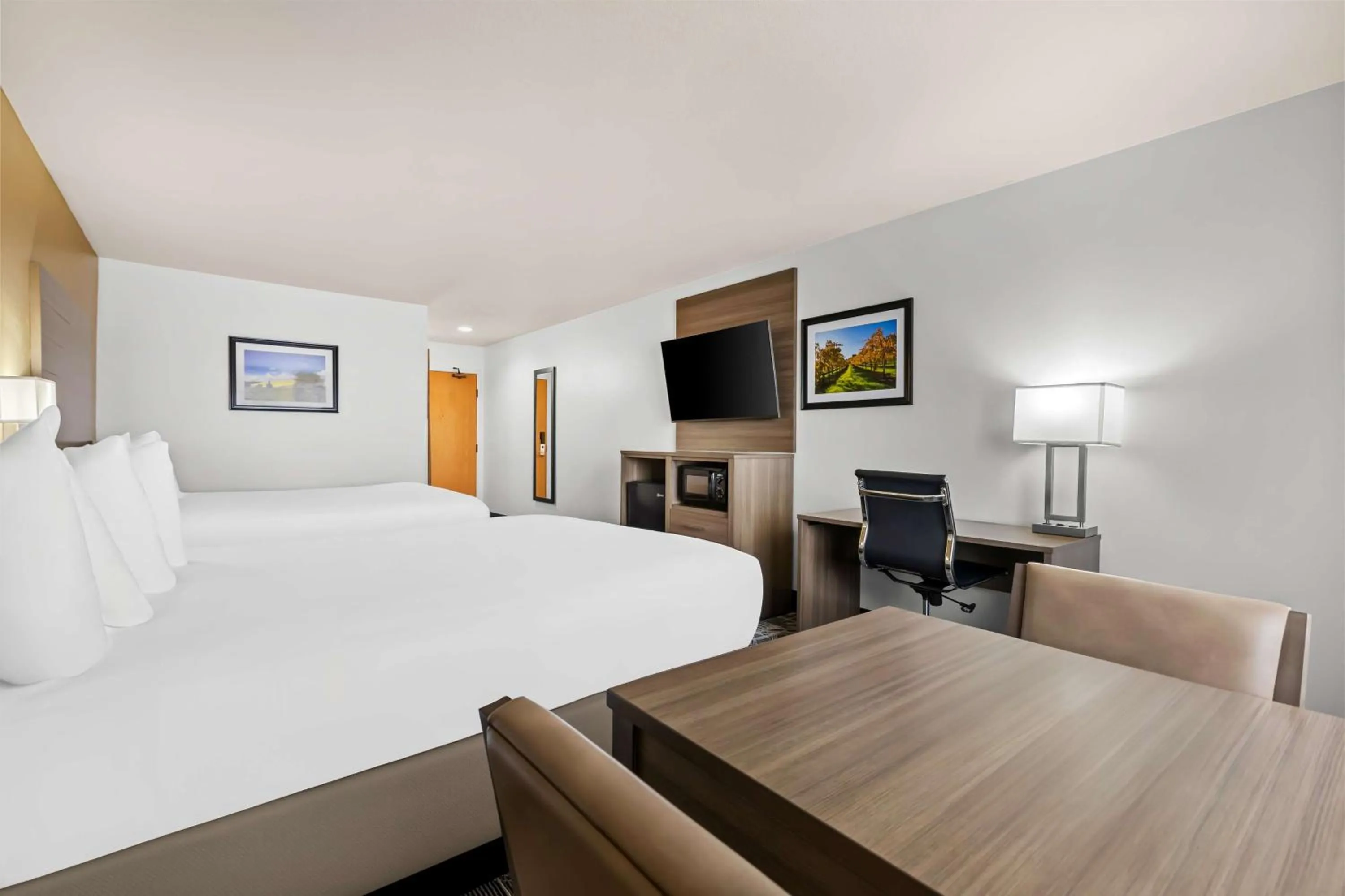 Bedroom, Bed in Best Western Plus Caldwell Inn & Suites