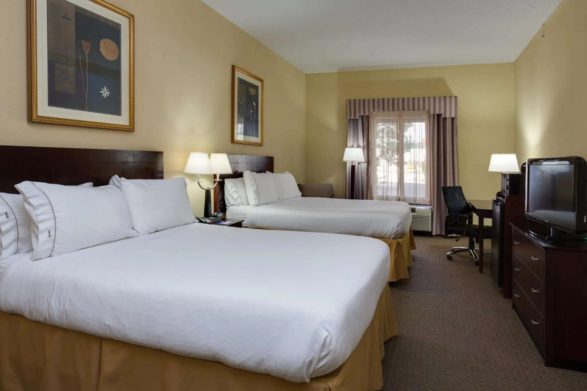 Photo of the whole room, Bed in Holiday Inn Express & Suites Sebring by IHG