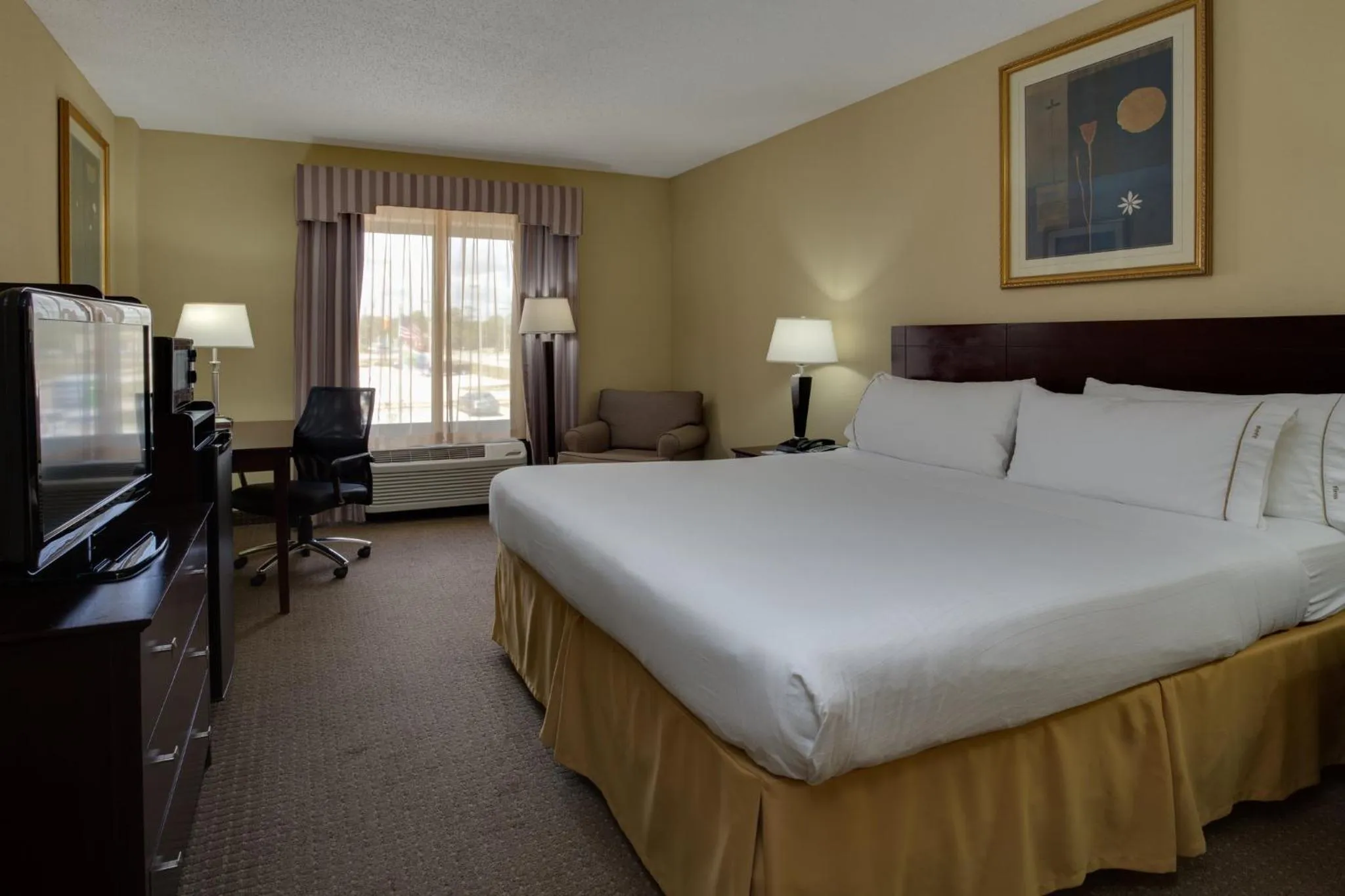 Photo of the whole room, Bed in Holiday Inn Express & Suites Sebring by IHG