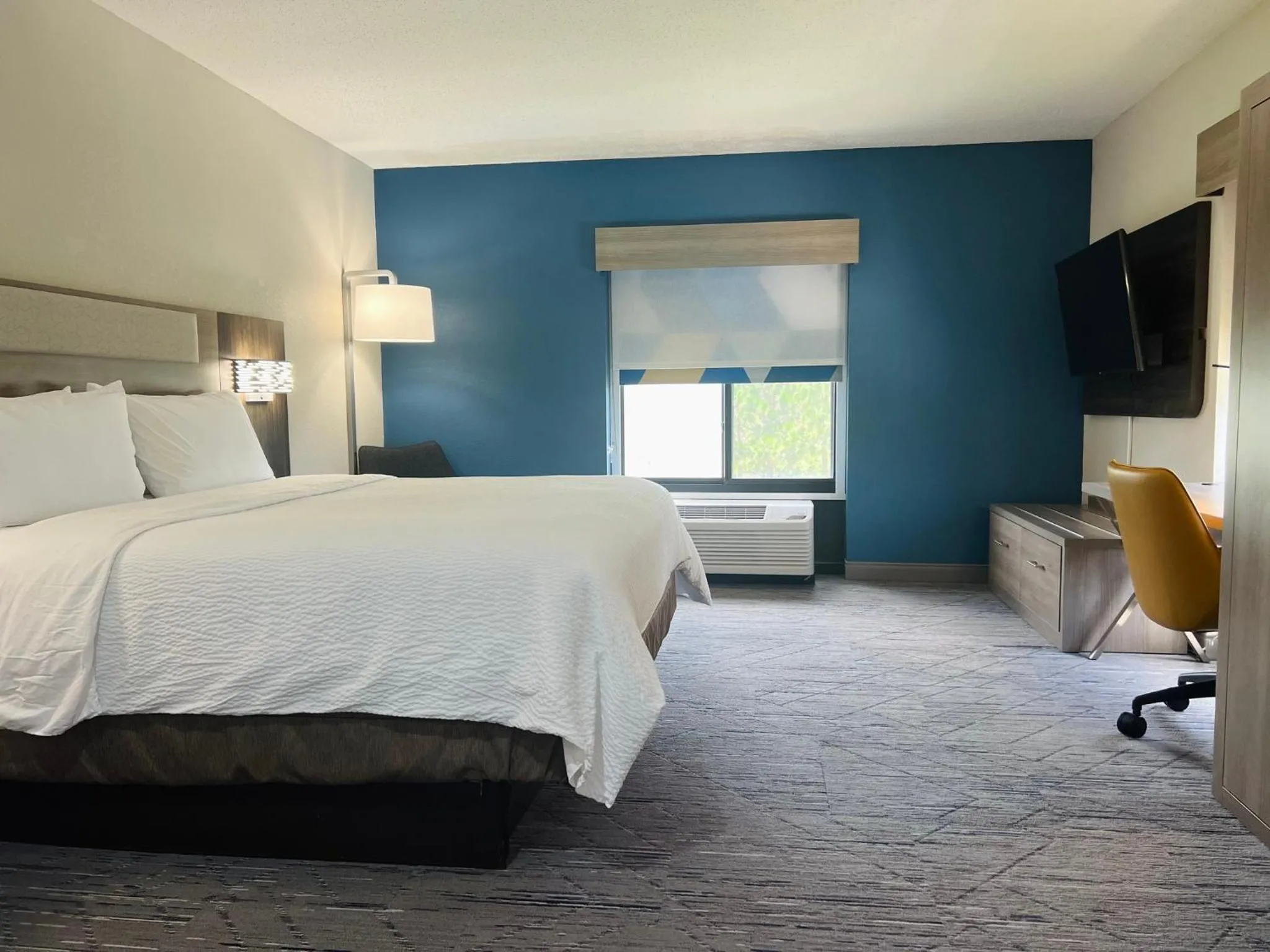Photo of the whole room, Bed in Holiday Inn Express & Suites Sebring by IHG