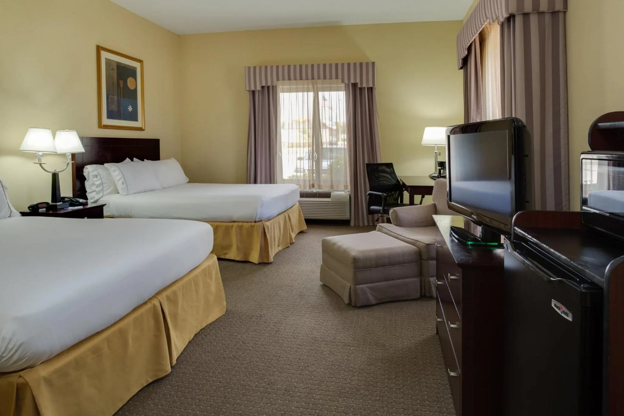 Photo of the whole room, Bed in Holiday Inn Express & Suites Sebring by IHG