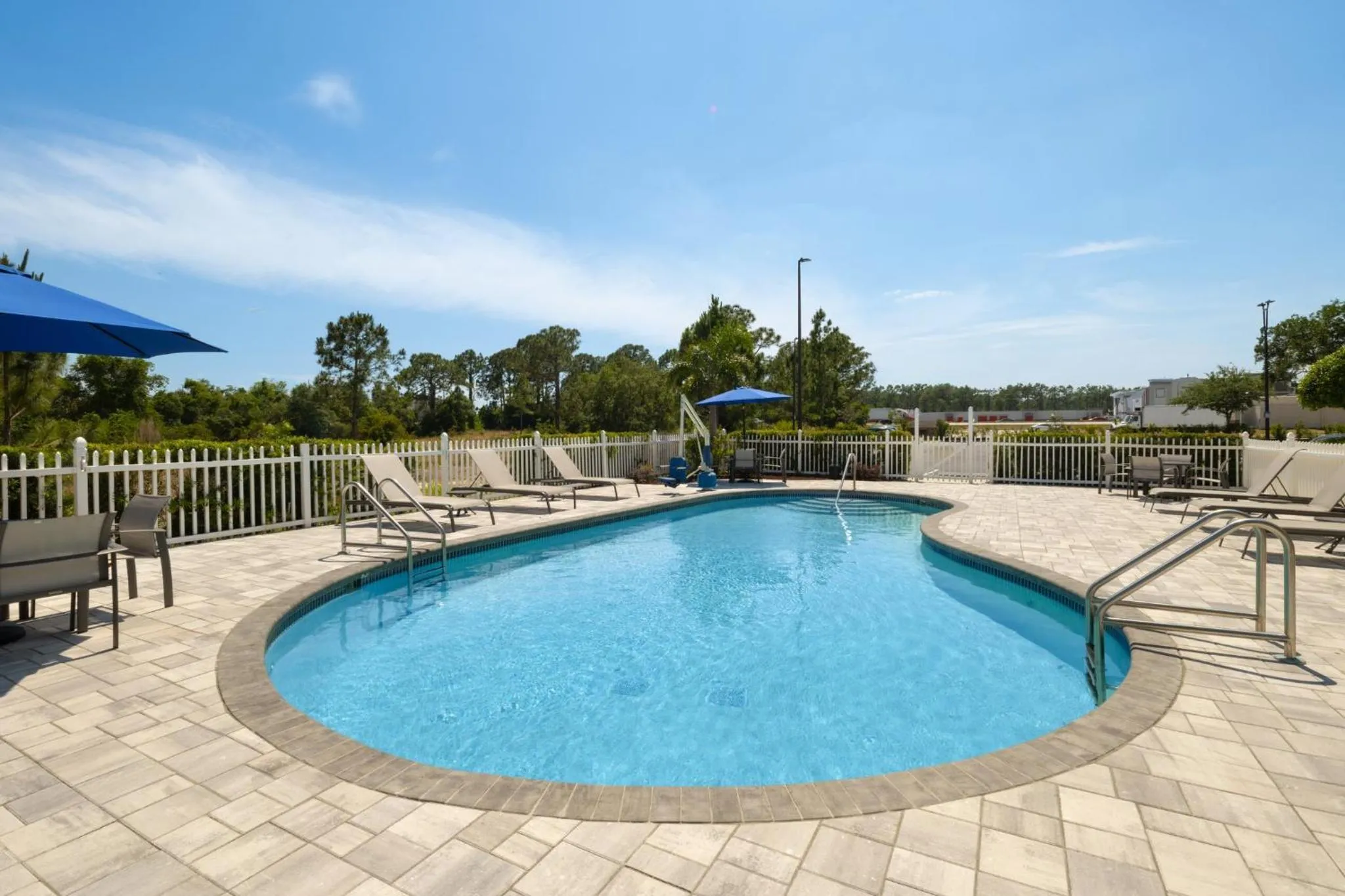 Swimming pool in Holiday Inn Express & Suites Sebring by IHG