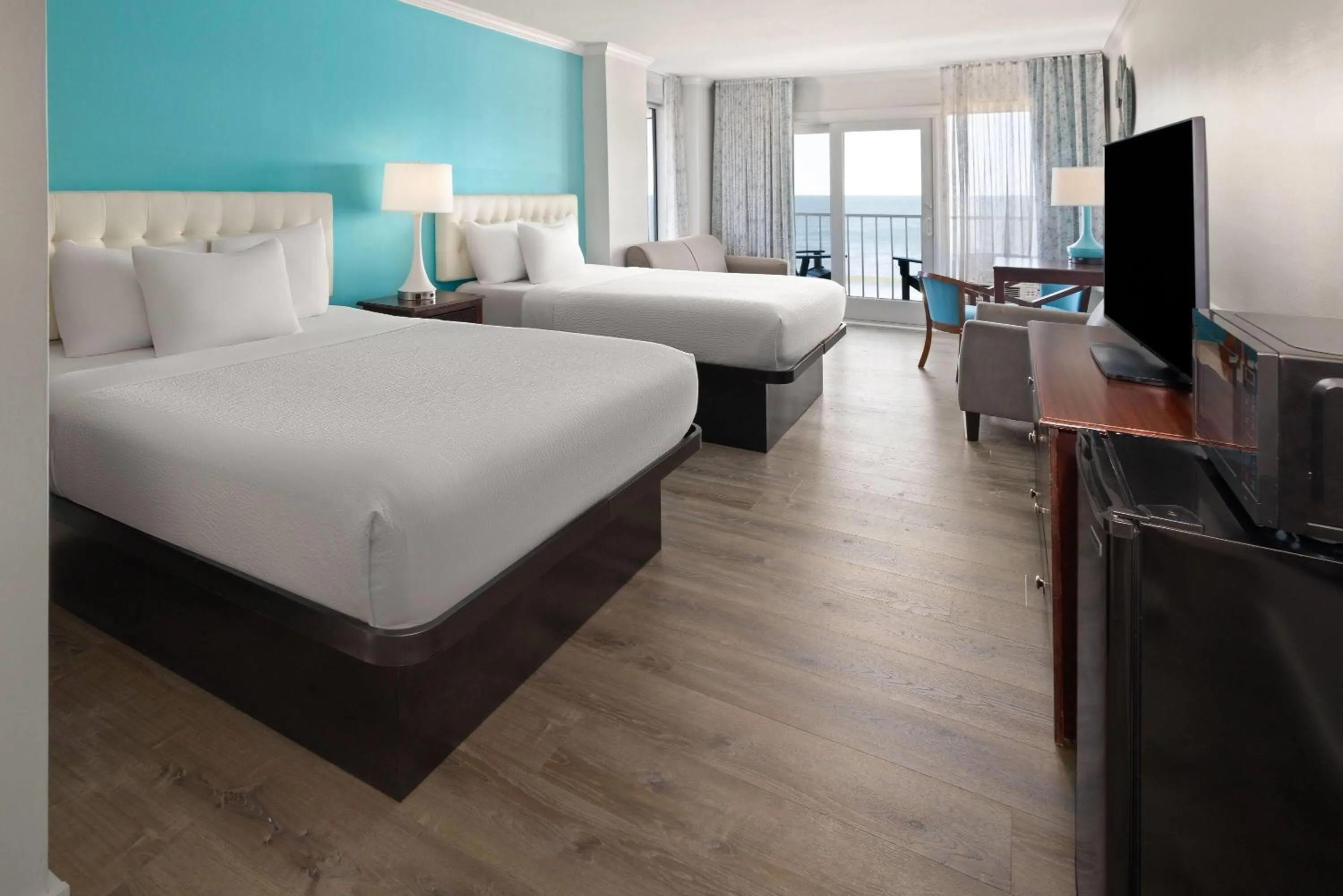 Photo of the whole room, Bed in Howard Johnson Plaza by Wyndham Ocean City Oceanfront