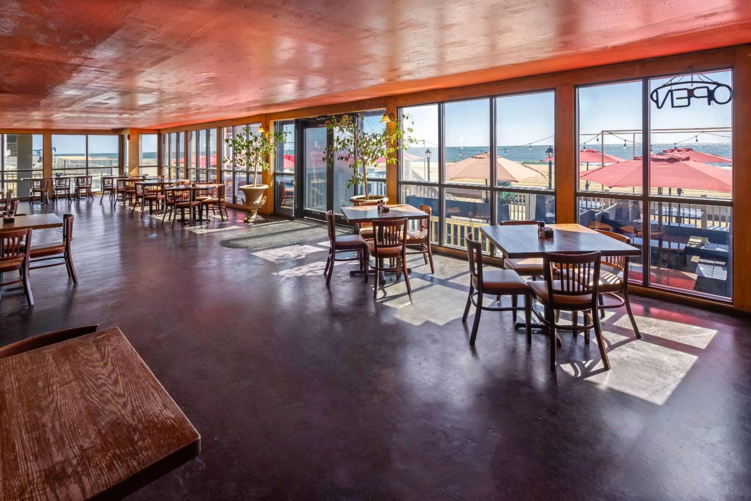 Restaurant/places to eat in Howard Johnson Plaza by Wyndham Ocean City Oceanfront