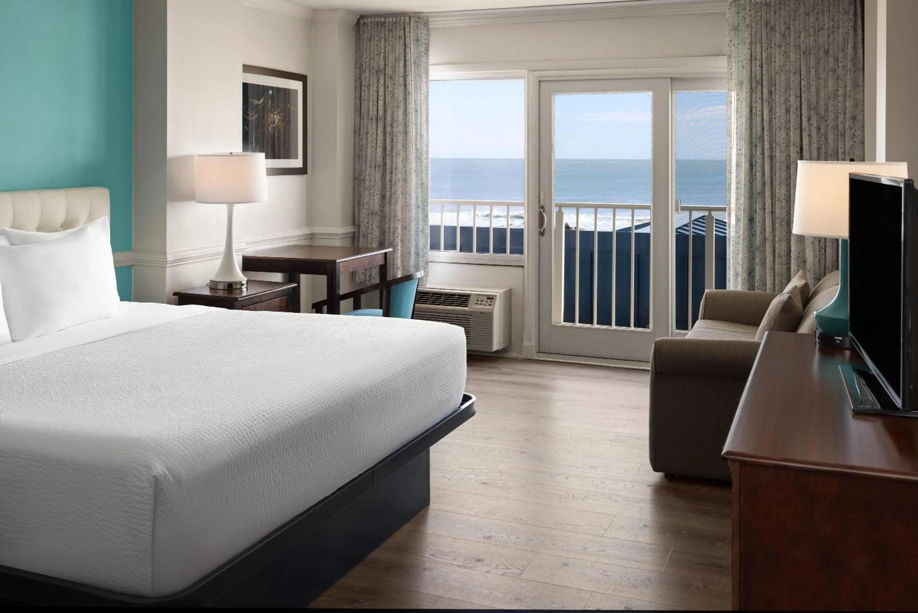 Photo of the whole room, Bed in Howard Johnson Plaza by Wyndham Ocean City Oceanfront